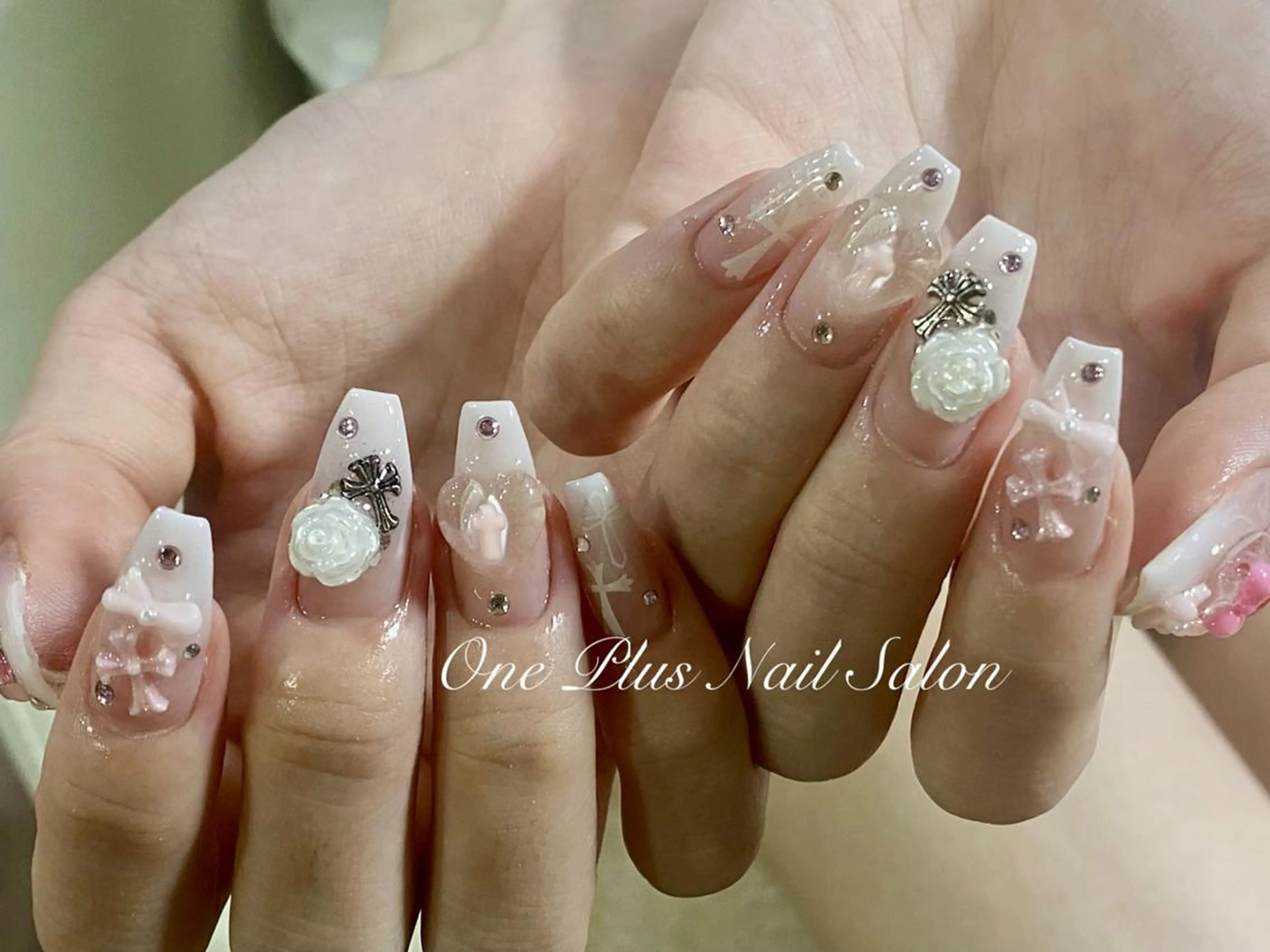 ネイル オーロラネイル 長さ出し フットネイル フレンチネイル ジェルネイル One Plus Nail Salonのネイルデザイン