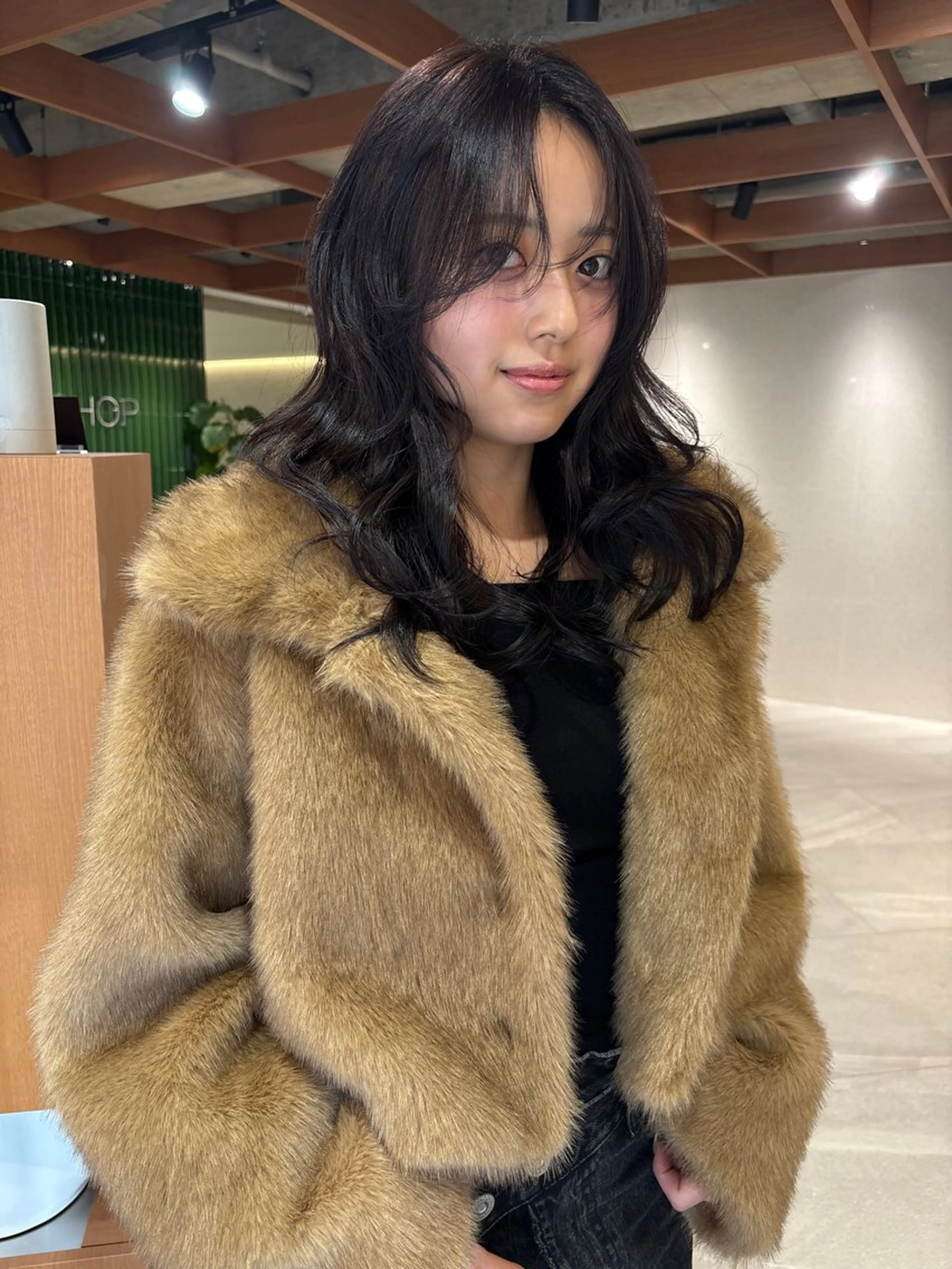 ミディアム 顔周りカット 似合わせカット ヘアカラー 梅田/レイヤーカット /ミルクティーカラーのヘアスタイル