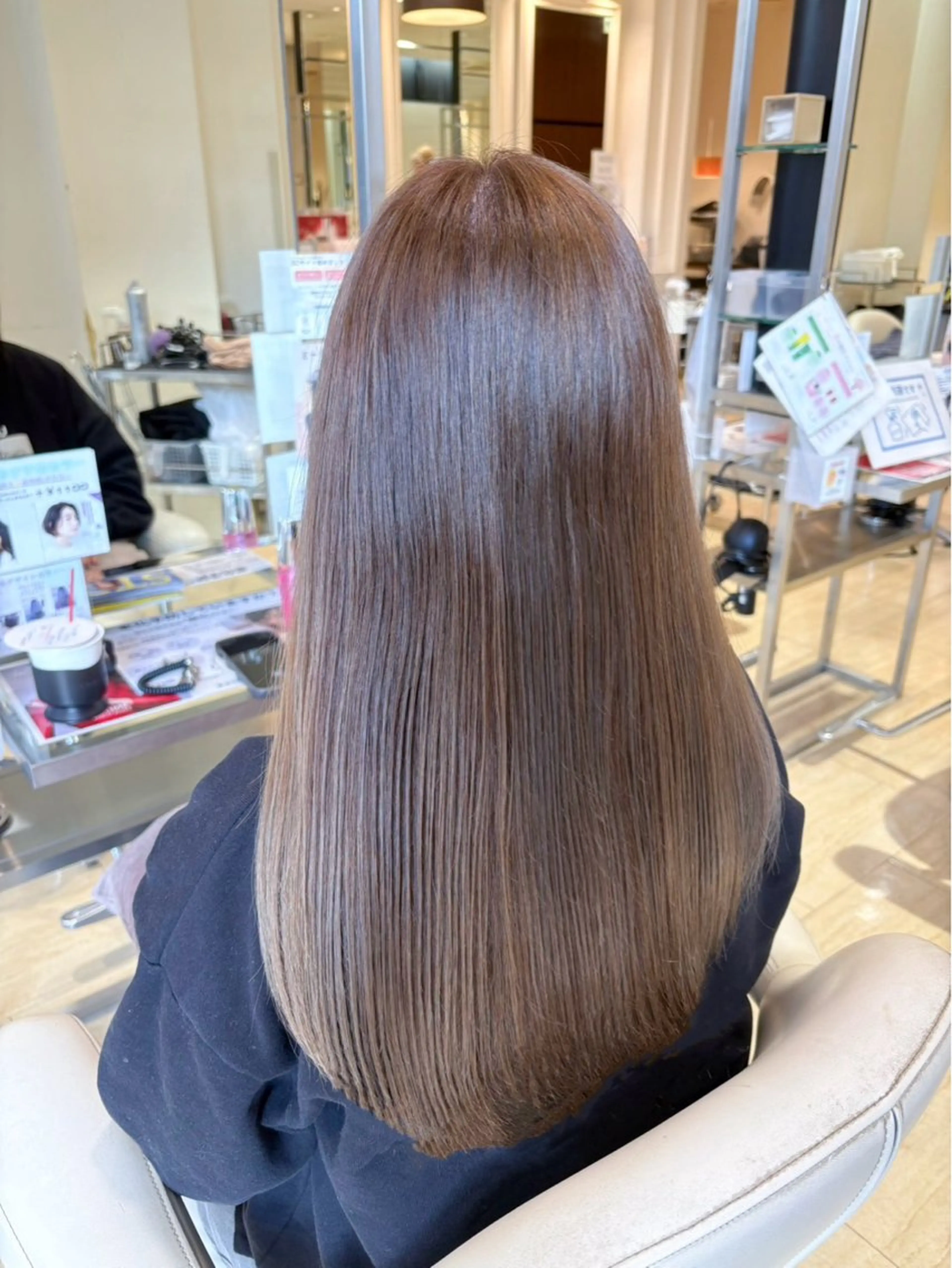 ロング ヘアカラー 梶村 桃歌のヘアスタイル