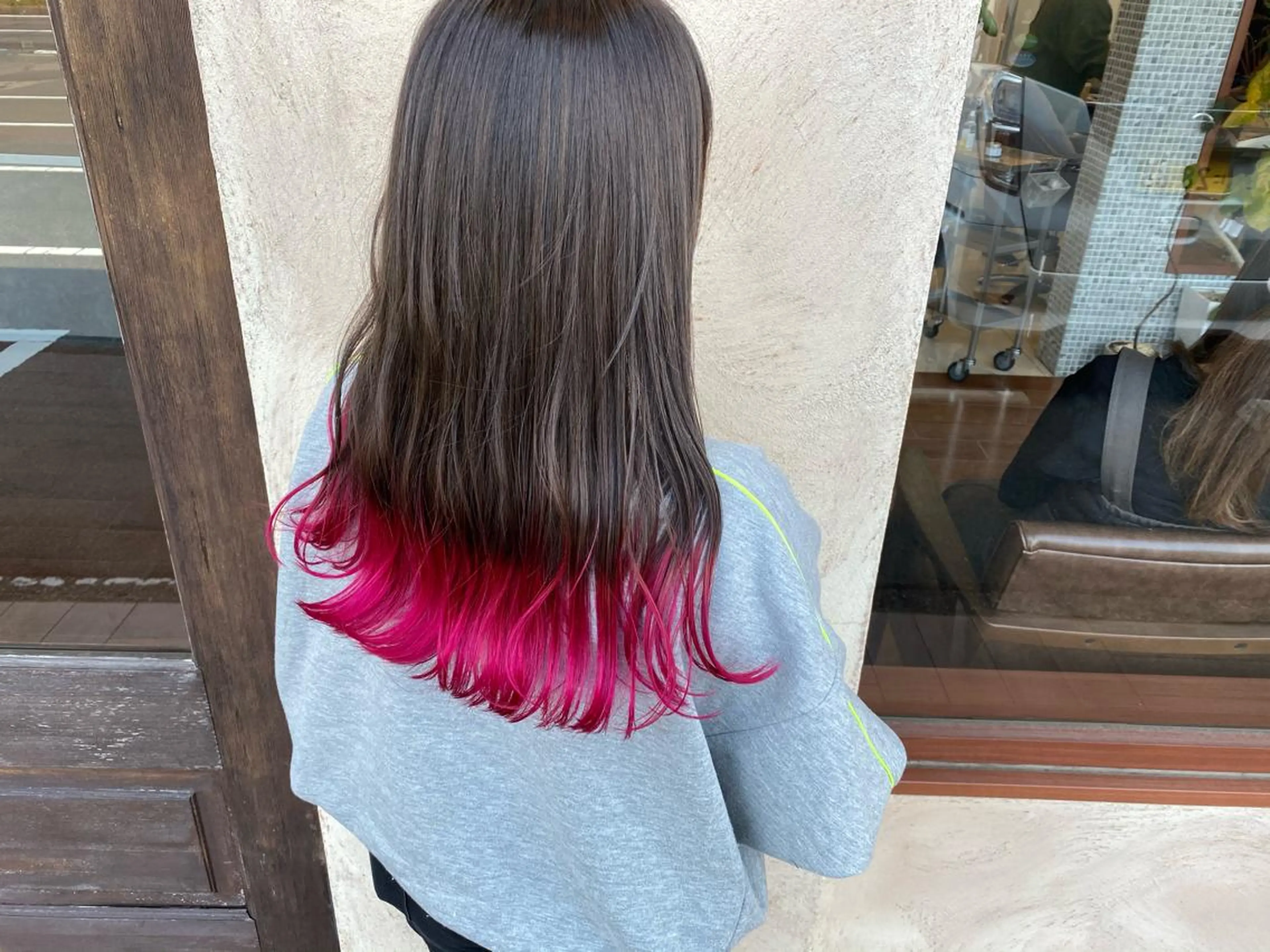 セミロング カラー ブリーチ グレージュ ピンクカラー カット ヘアカラー トリートメント 鈴木 翔梧のヘアスタイル