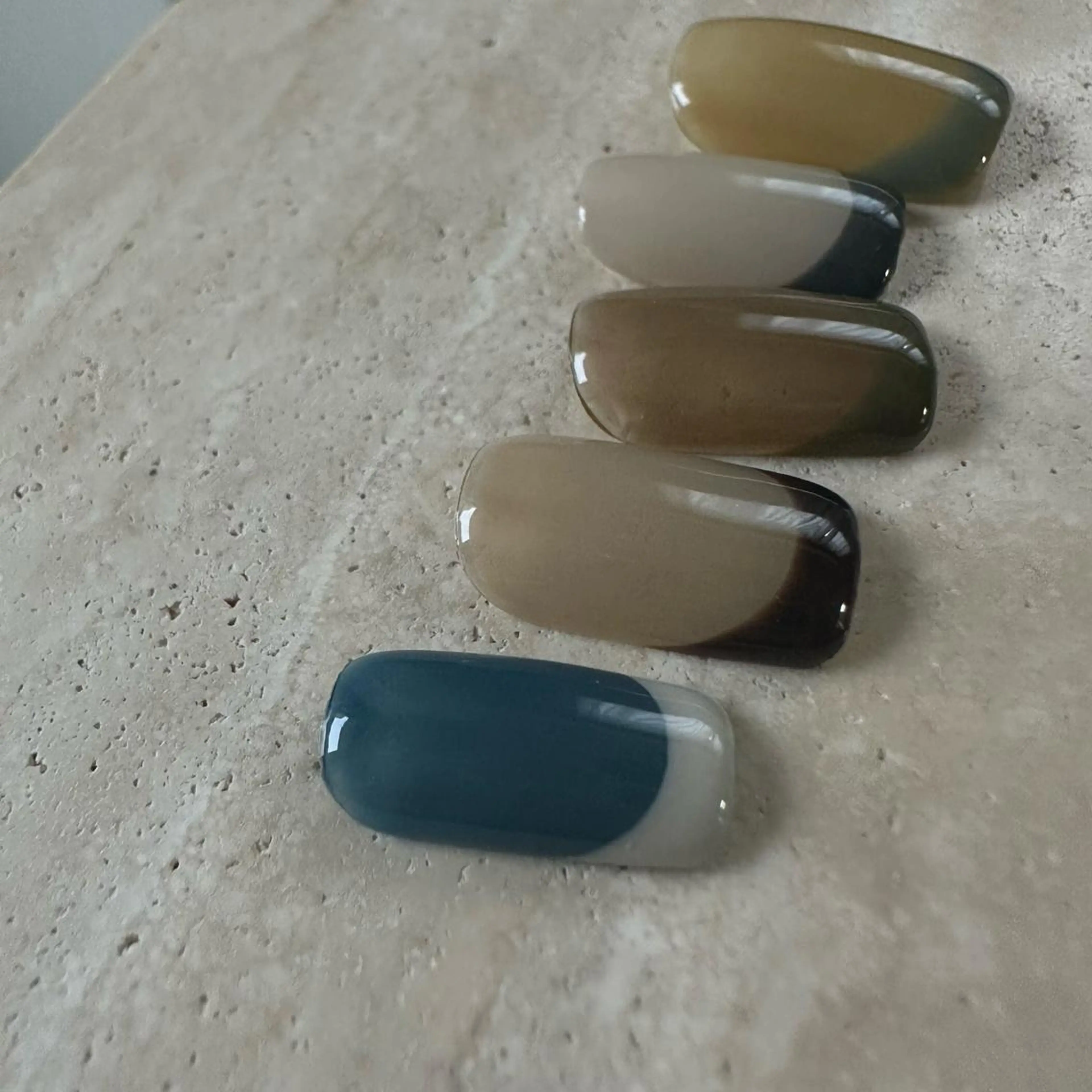 ショート カラー メンズ ネイル マツエク・マツパ アイブロウ 眉カラー フレンチネイル ハンドネイル ar. harajukuのネイルデザイン