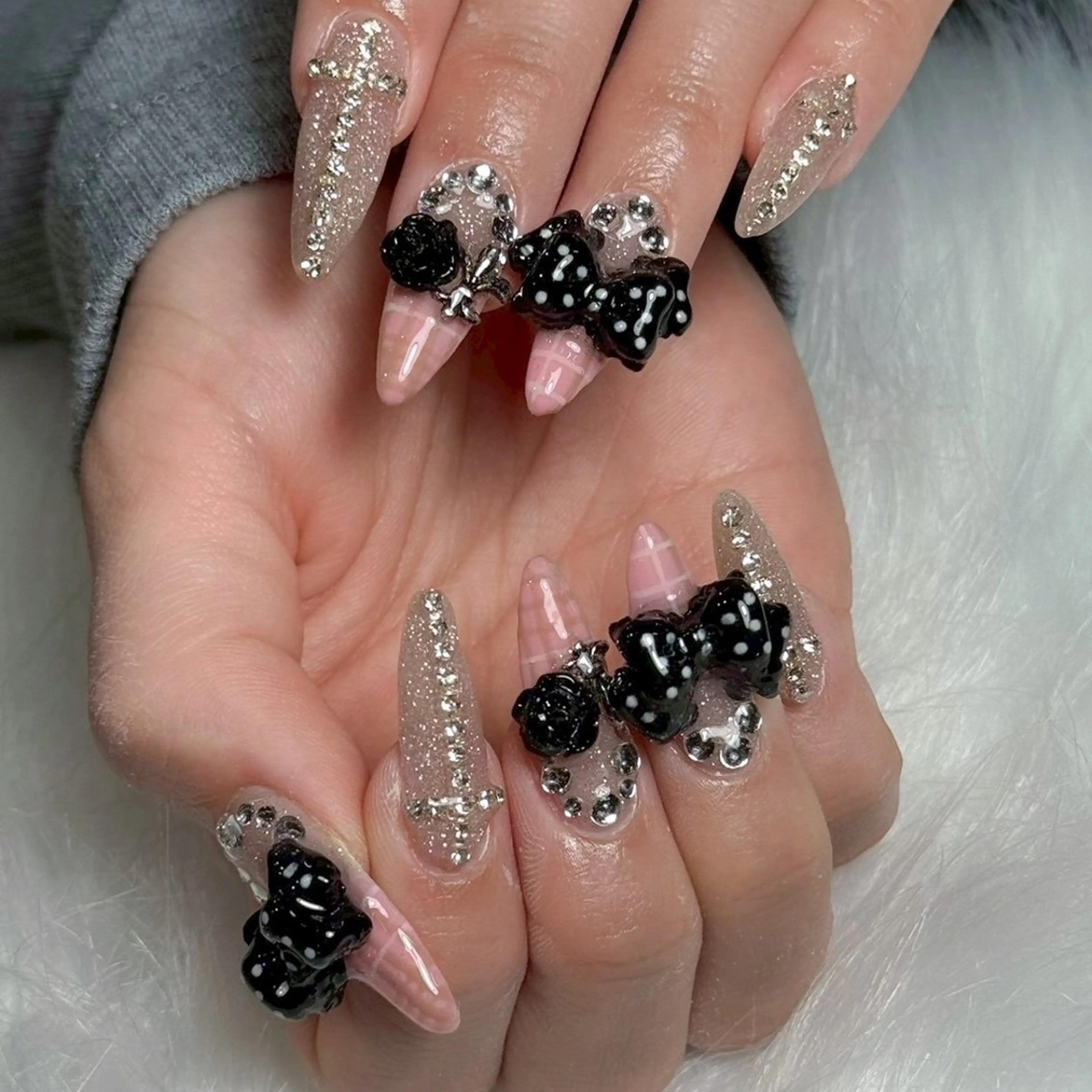 ネイル ハンドネイル フットネイル LAVISH nanamiのネイルデザイン