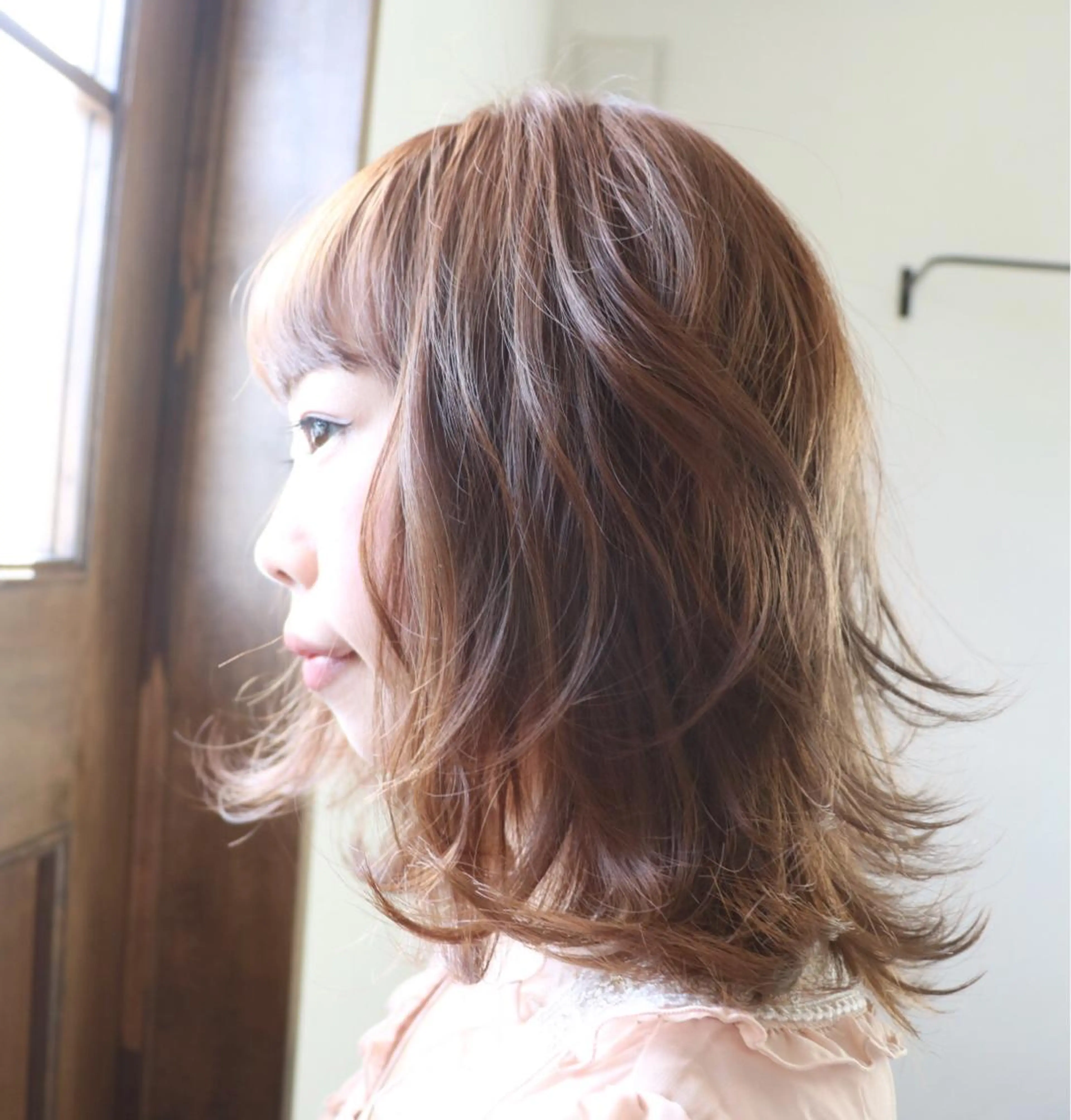 ミディアム アッシュ atelier RICOのヘアスタイル