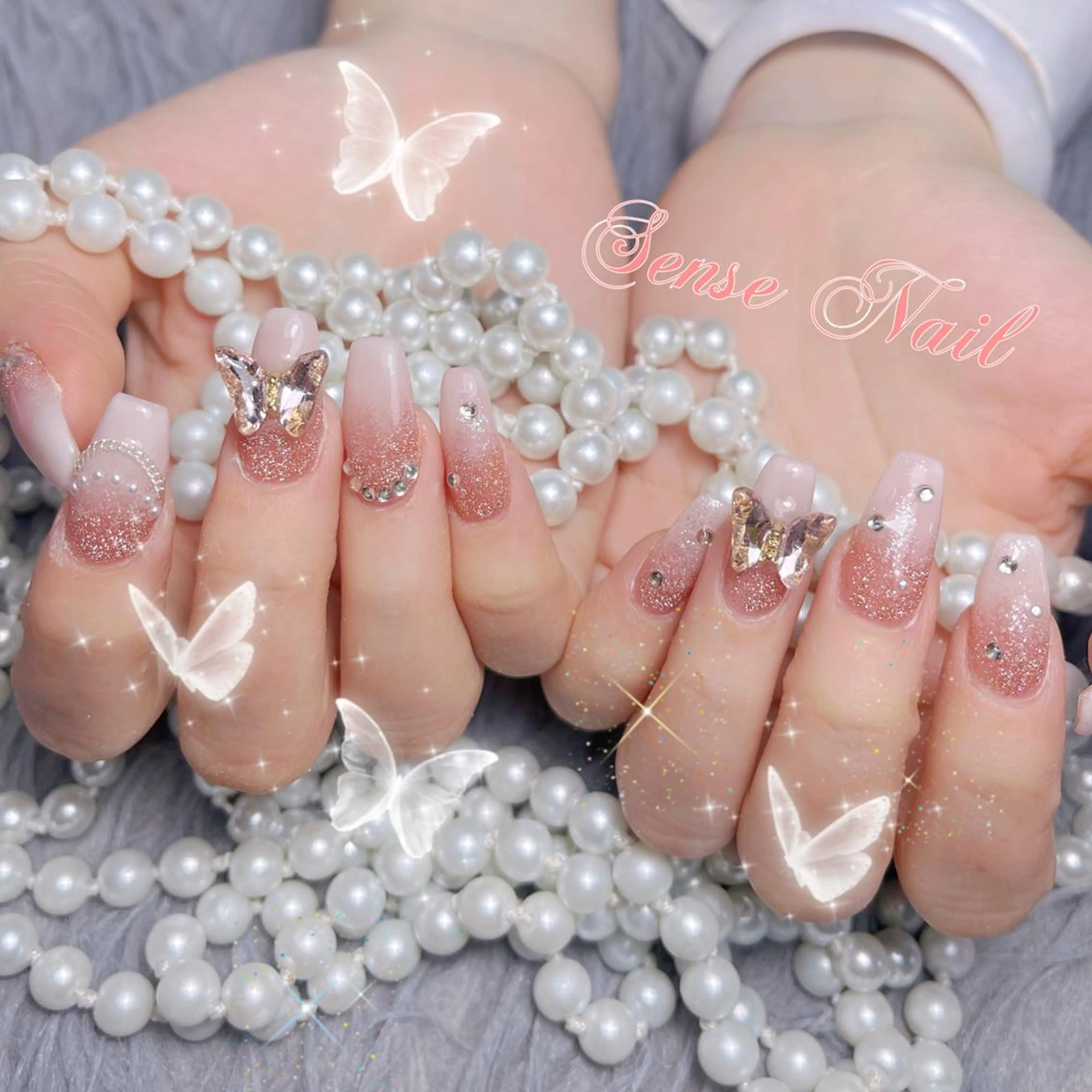 ネイル ロング ハンドネイル 🦋 Queenieのネイルデザイン