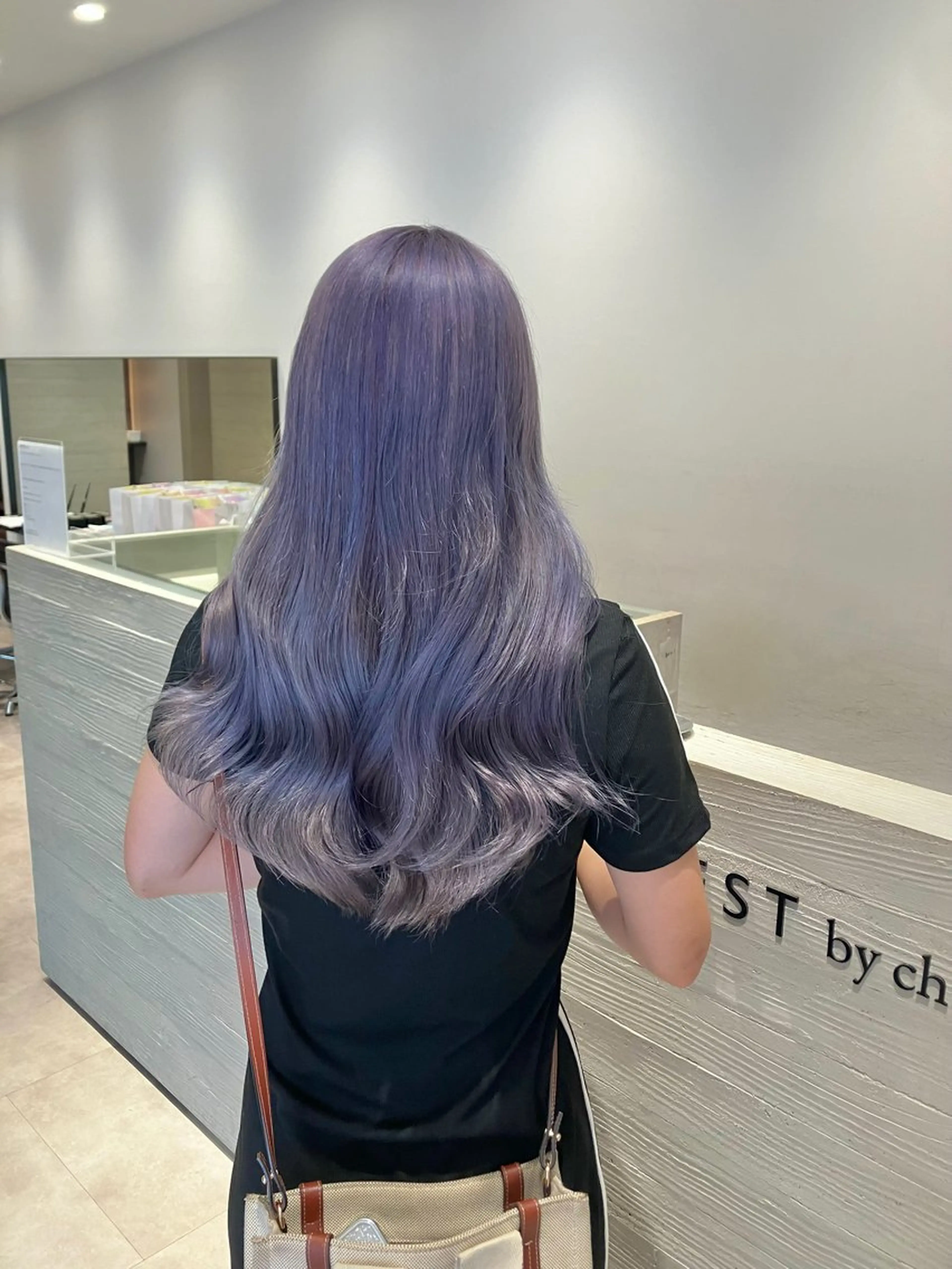 ロング カラー ブリーチ ラベンダーカラー シルバー レイヤーカット サキ🤍ハイトーン 🩰くびれ巻きヘアのヘアスタイル