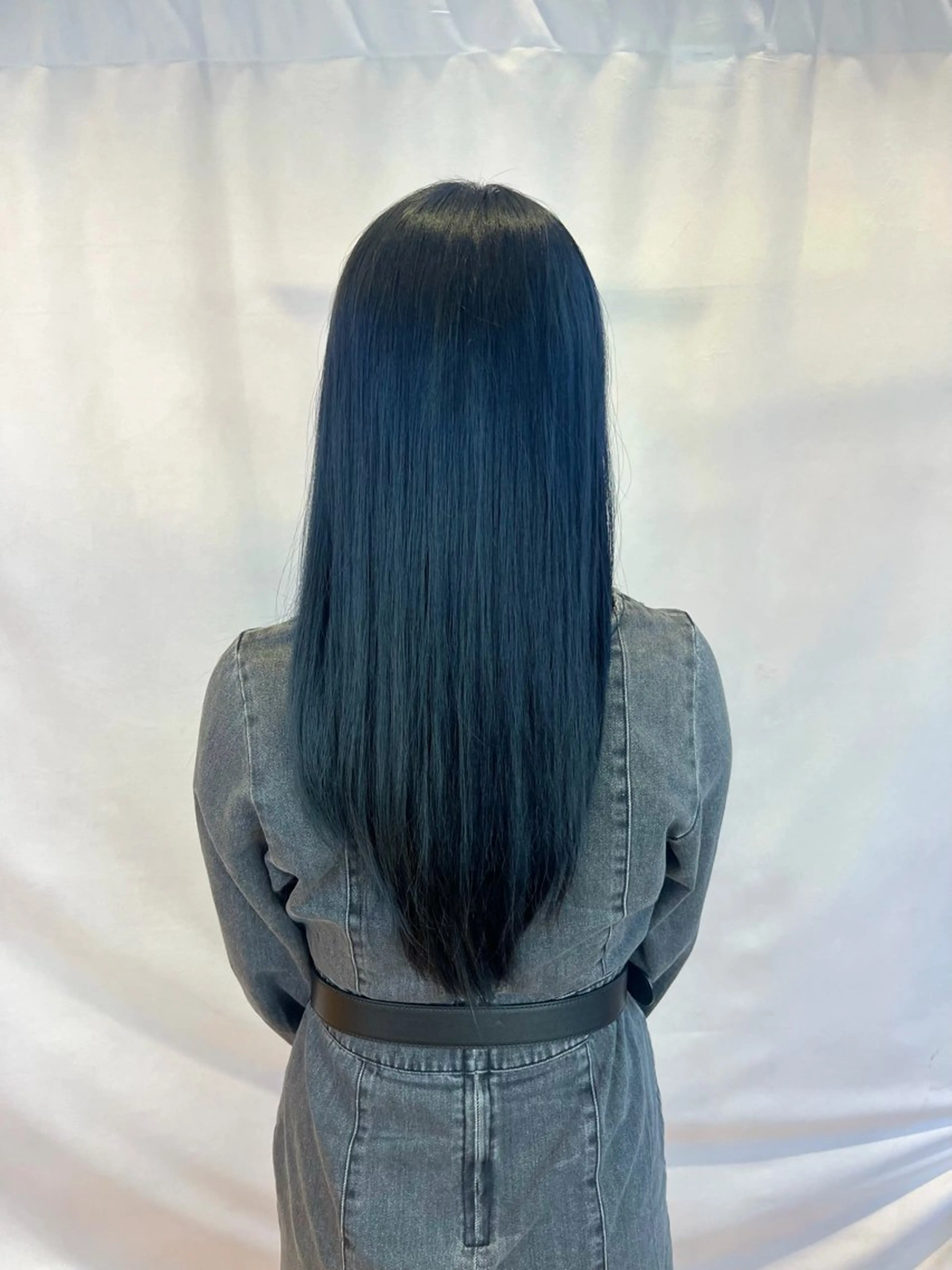 ロング カラー ブリーチ ブルーカラー ブルーグレー ヘアカラー 梶原 美保のヘアスタイル