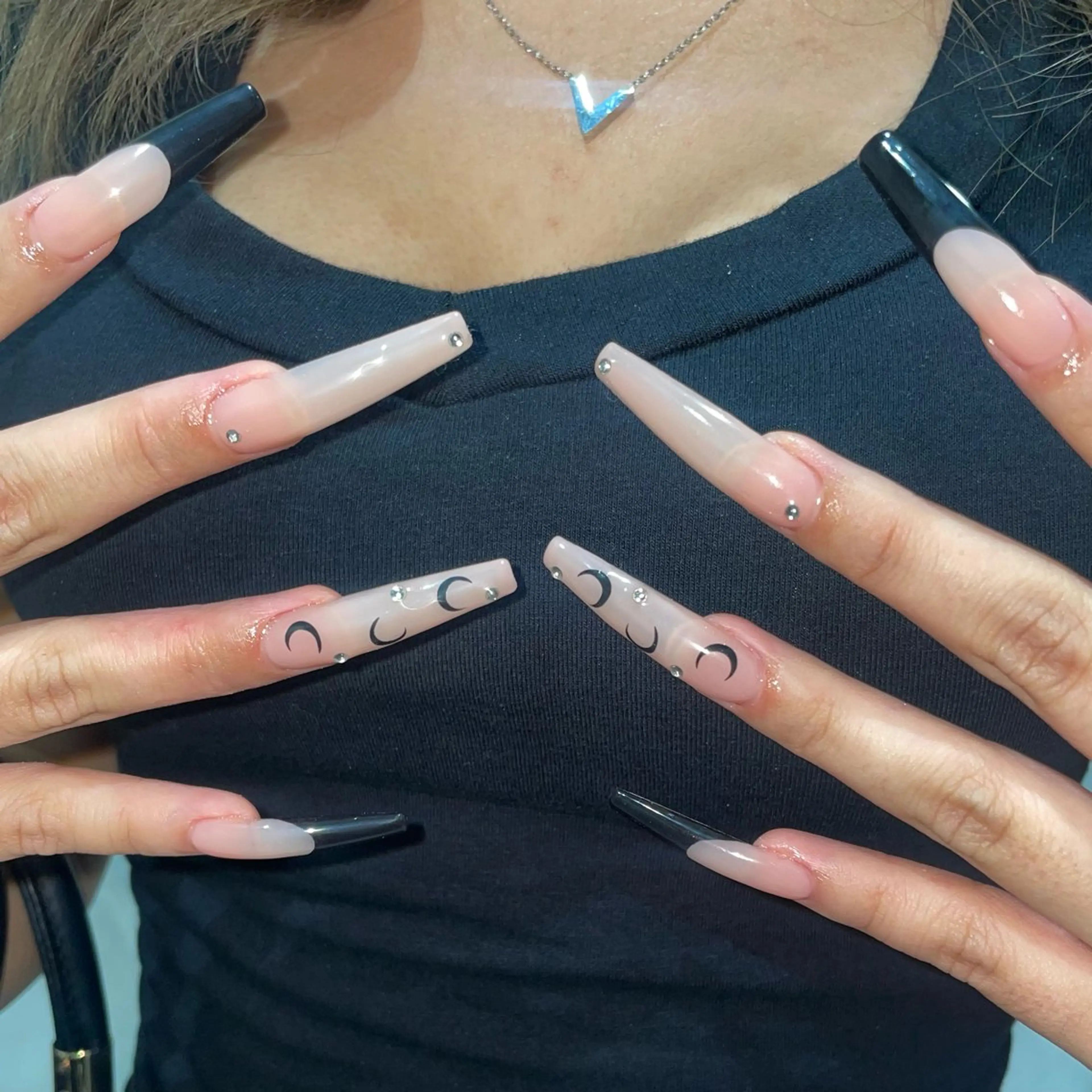 ネイル ロングネイル ハンドネイル IROHA NAIL Kurumi🪽🫧のネイルデザイン