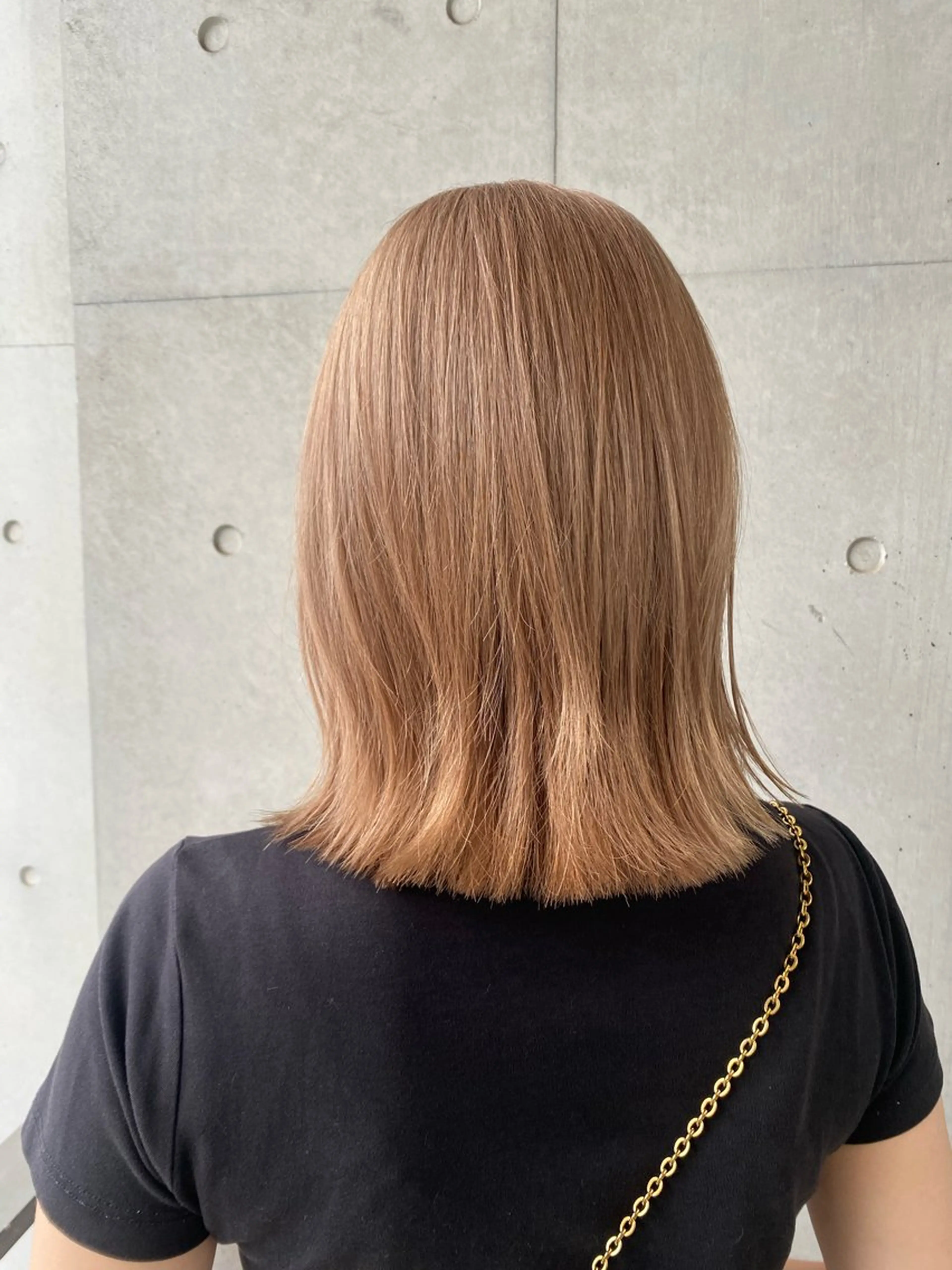 ミディアム カラー 切りっぱなしボブ ハイトーンカラー ボブ ヘアカラー トリートメント 【ROA】 MISUZU✨のヘアスタイル