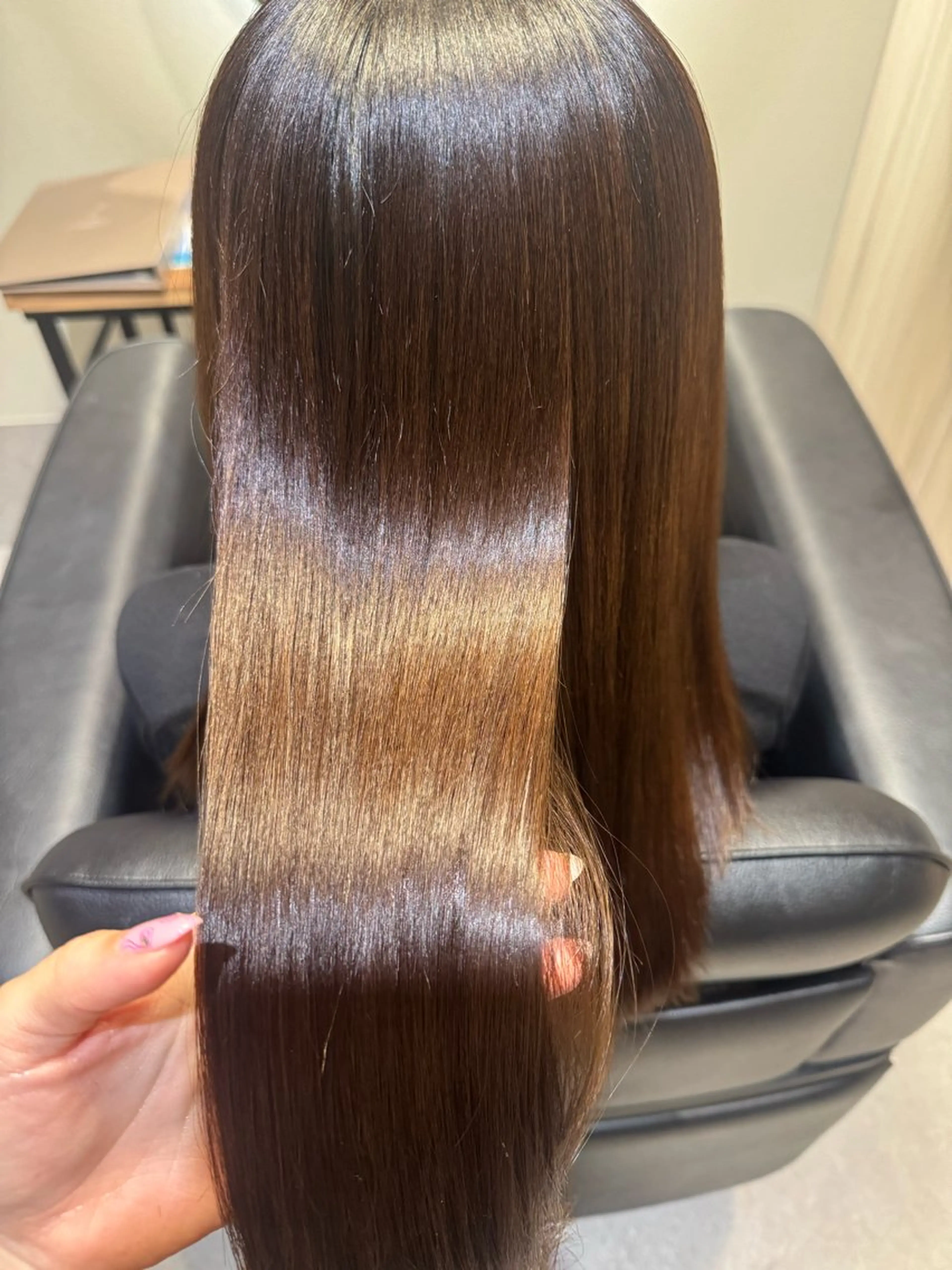 ロング NAVY 橋本心 縮毛矯正のヘアスタイル