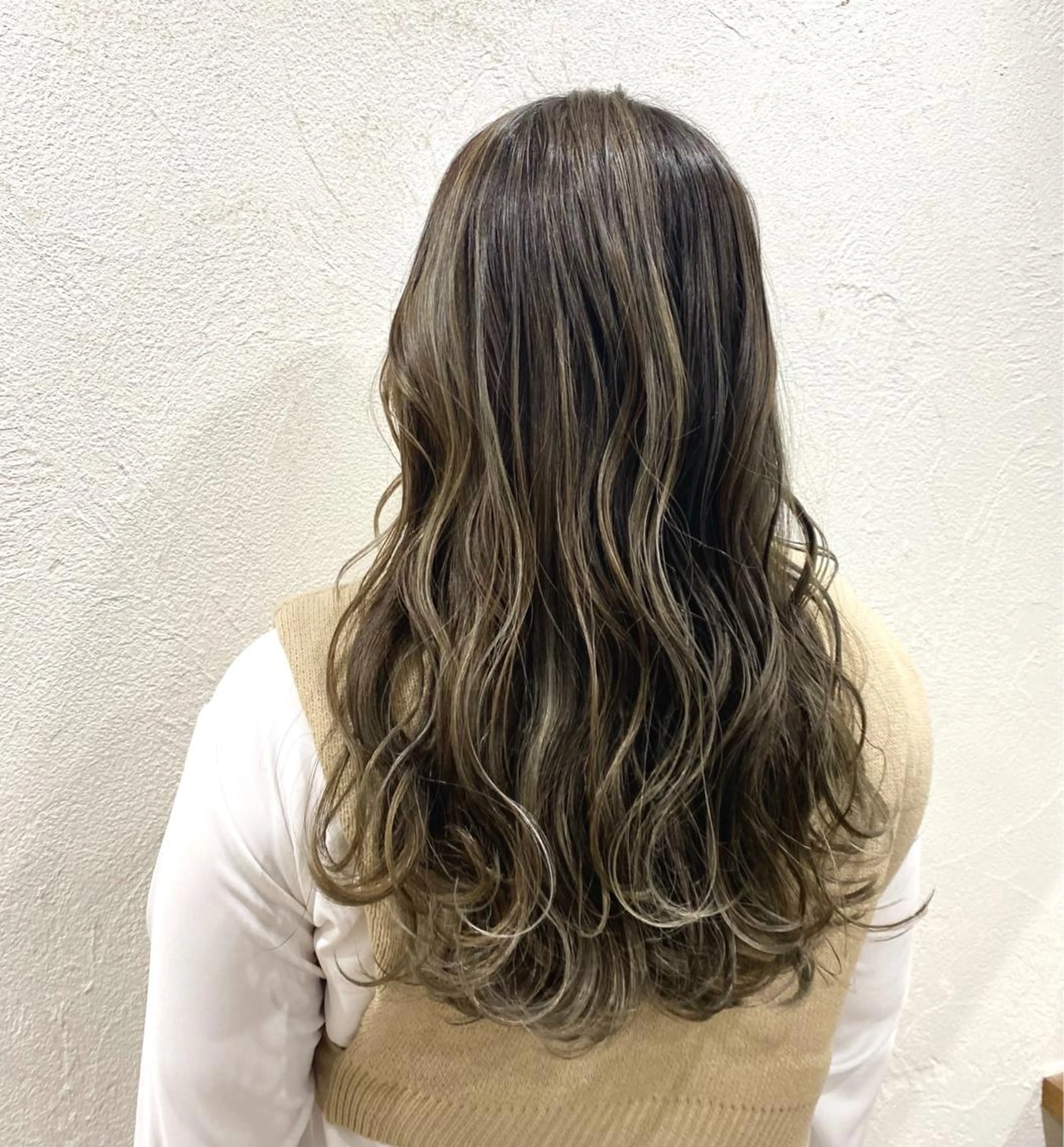 ロング ハイライト やじま ひろこのヘアスタイル
