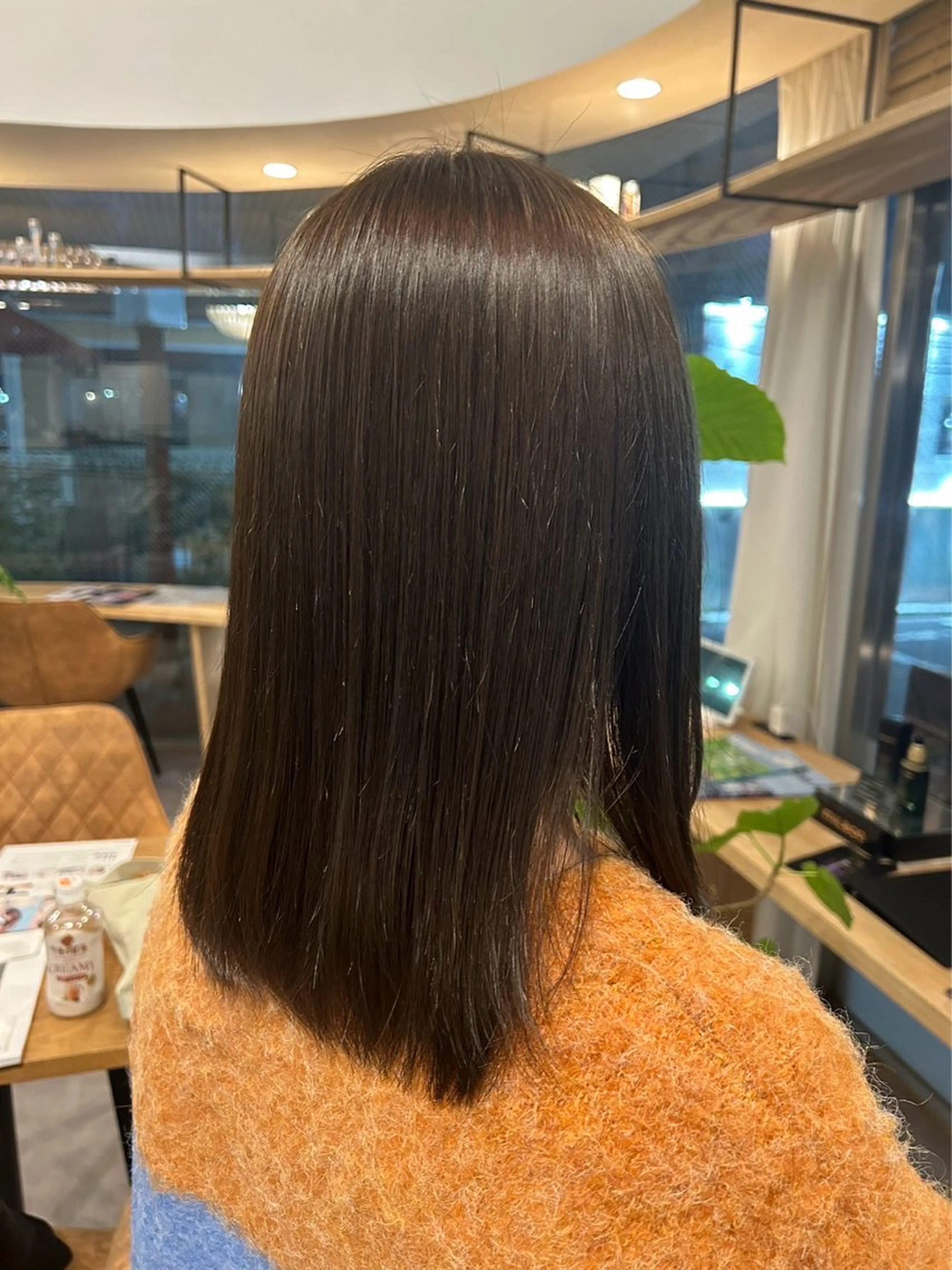 ミディアム カラー 小西 優萌のヘアスタイル