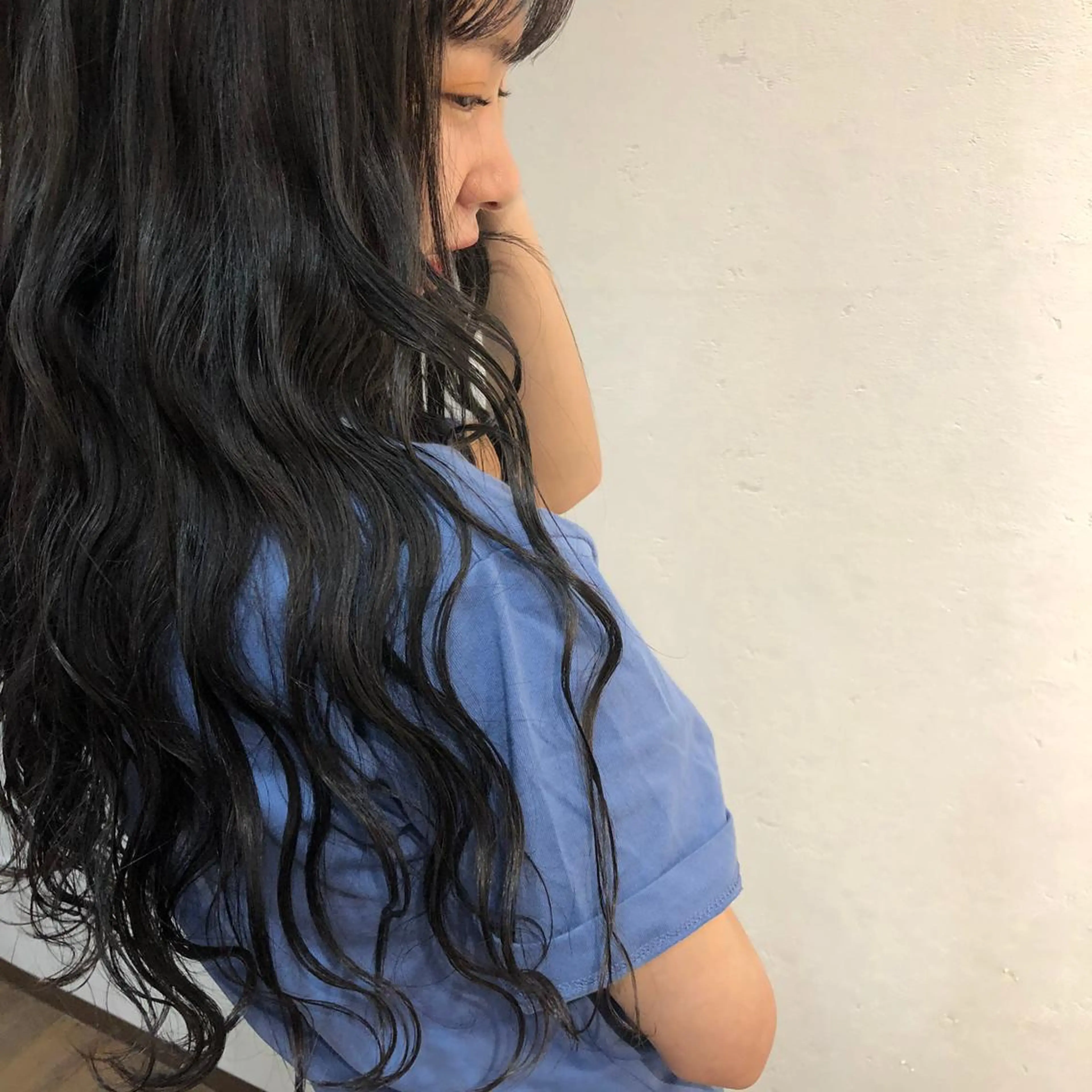 セミロング ブリーチ毛矯正.髪質 改善.髪にドラマをのヘアスタイル