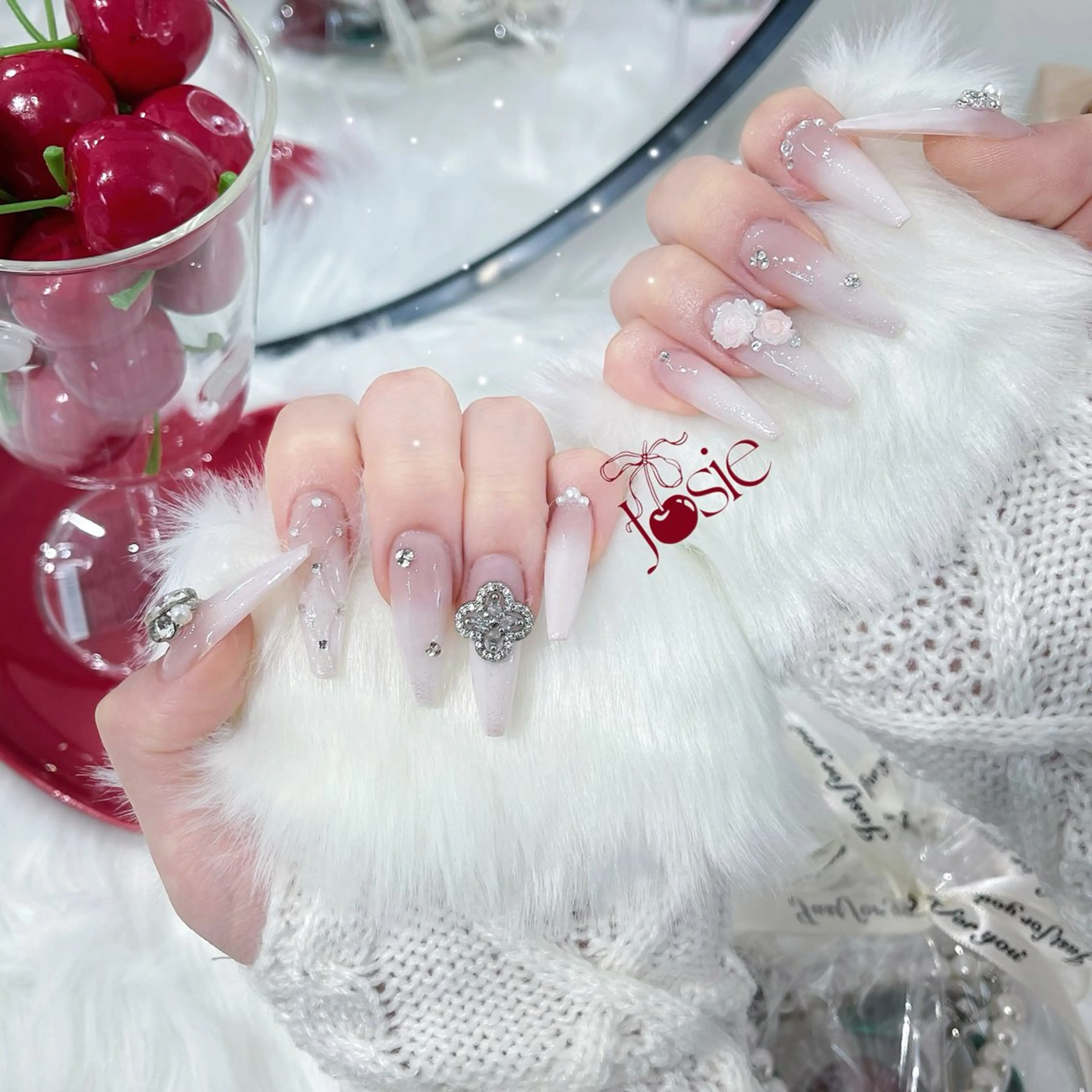 ネイル キラキラネイル 韓国ネイル ロングネイル ワンホンネイル ハンドネイル Josie nail salonのネイルデザイン