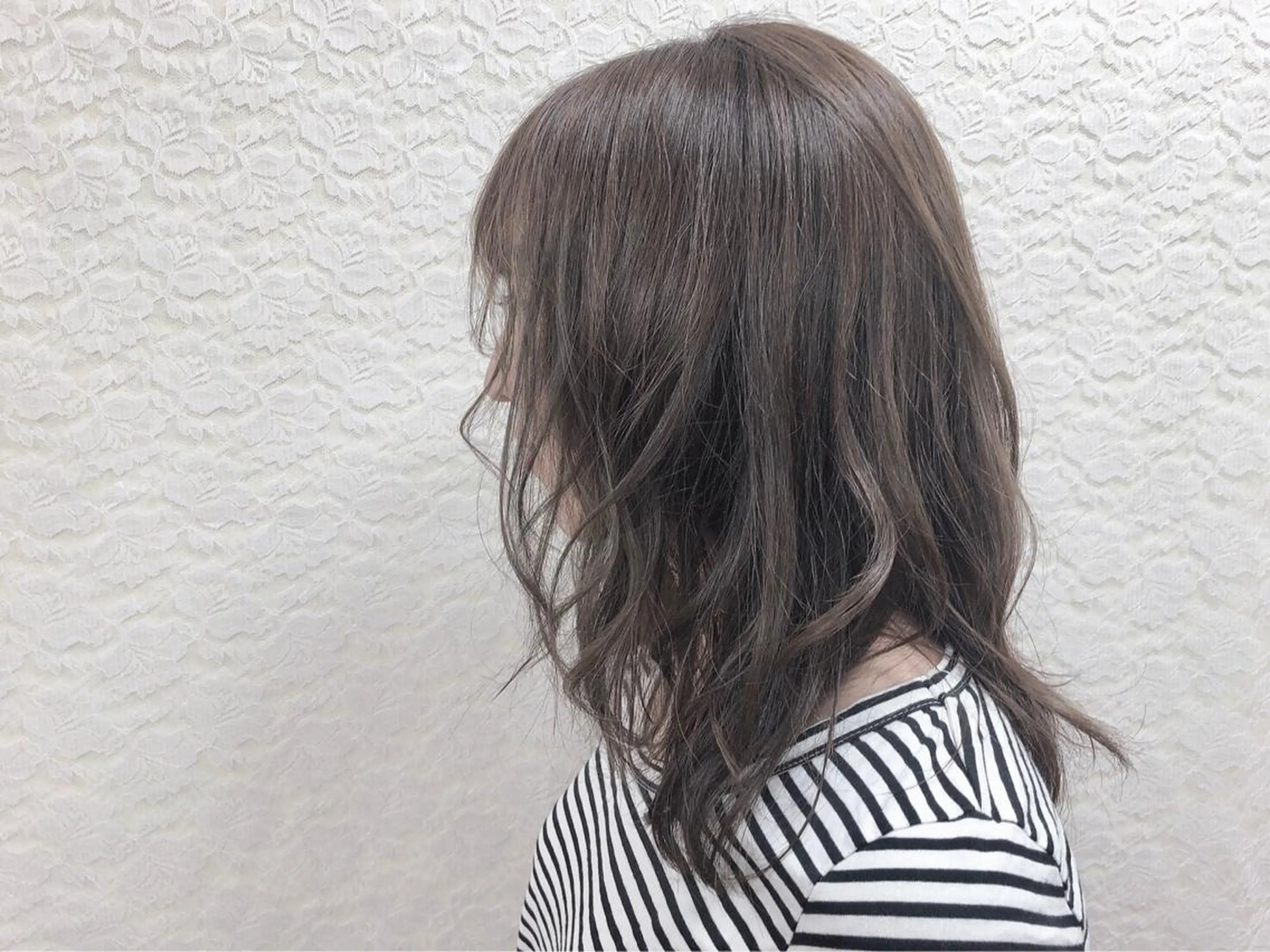 セミロング 山口 栞奈のヘアスタイル