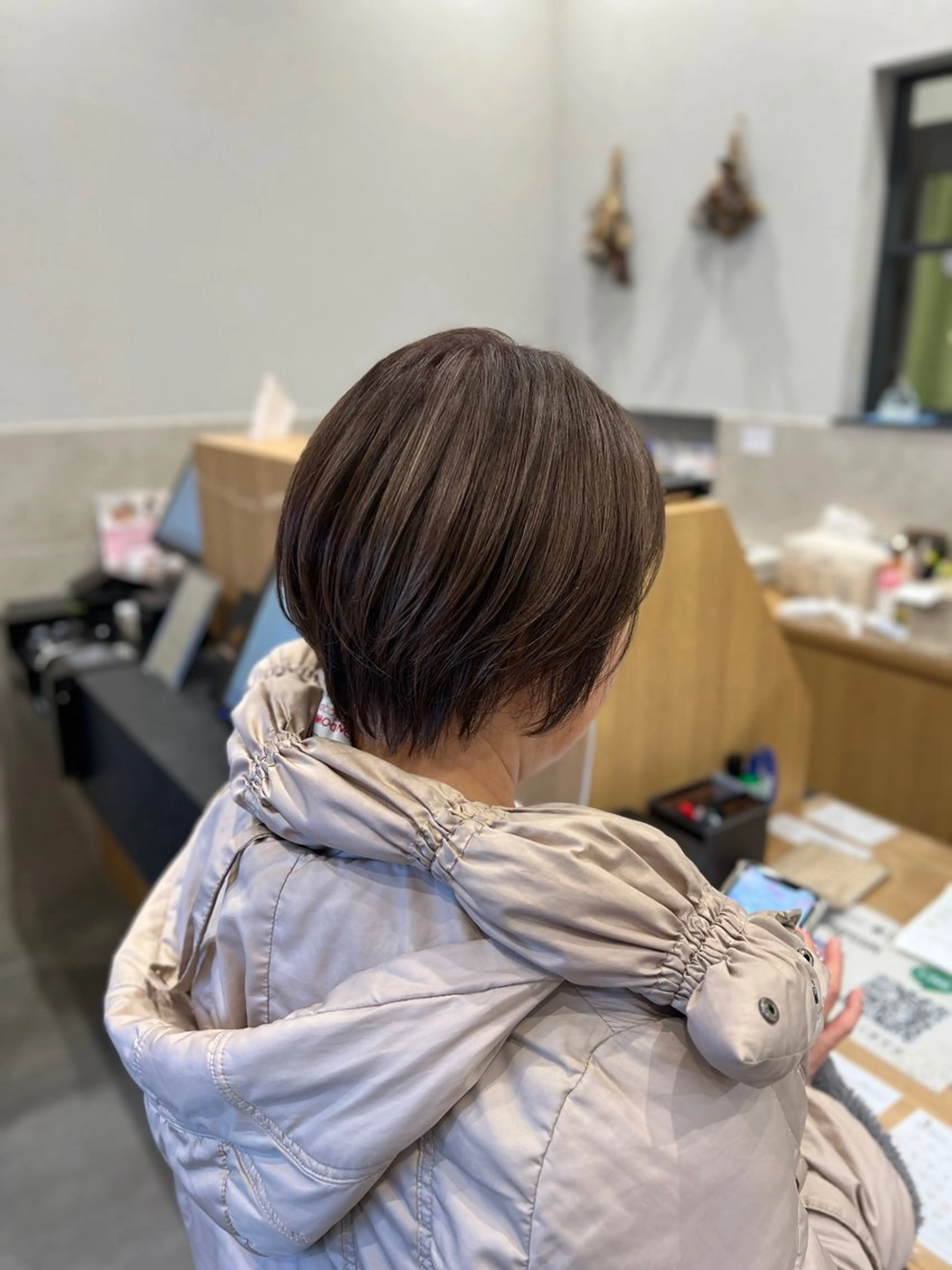 ショート カラー グレージュ ハイライトカラー ハイライト カット ヘアカラー トリートメント 山口 玖瑠美のヘアスタイル