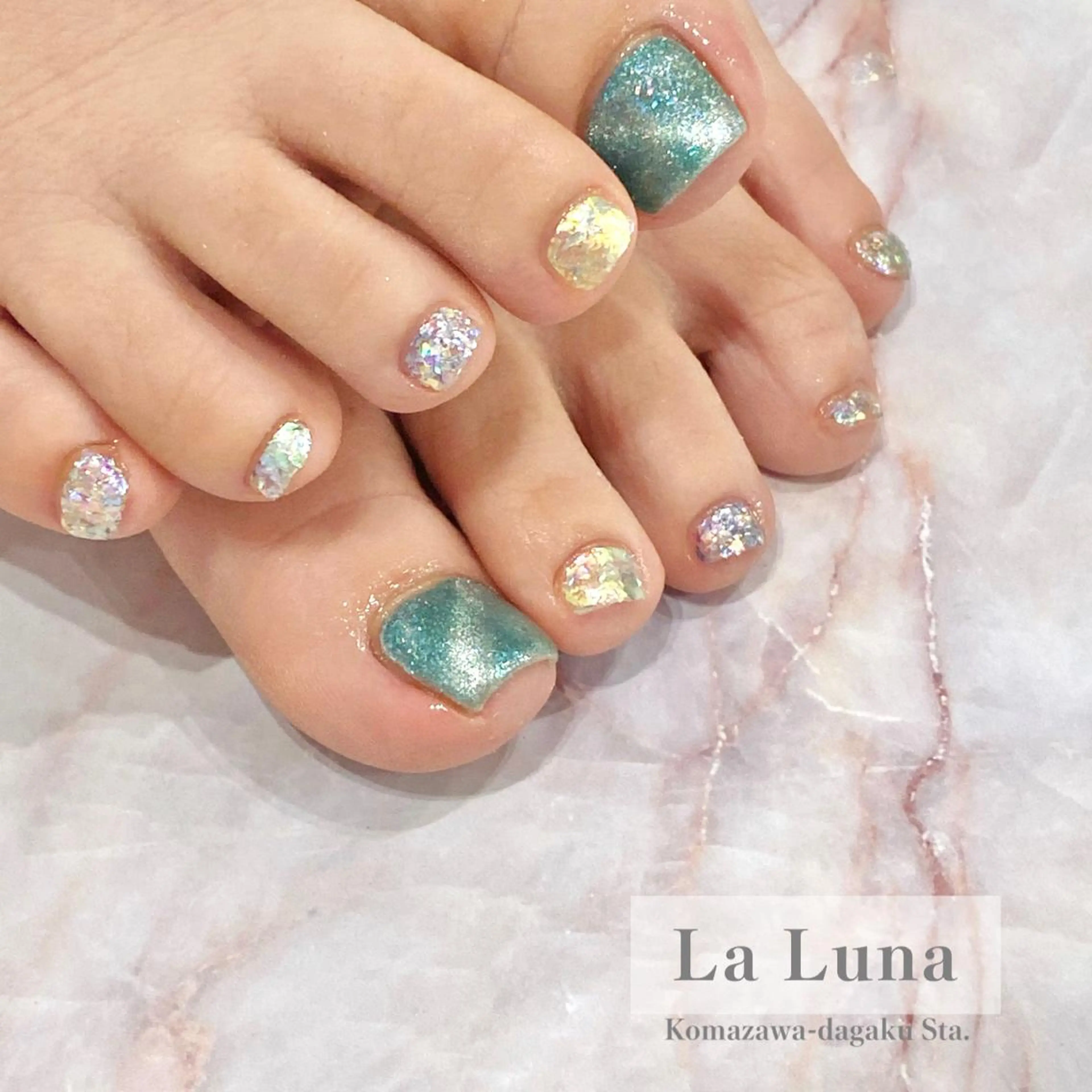 ネイル マグネットネイル ワンカラーネイル フットネイル ＬａＬｕｎａ🌙 Natsukiのネイルデザイン