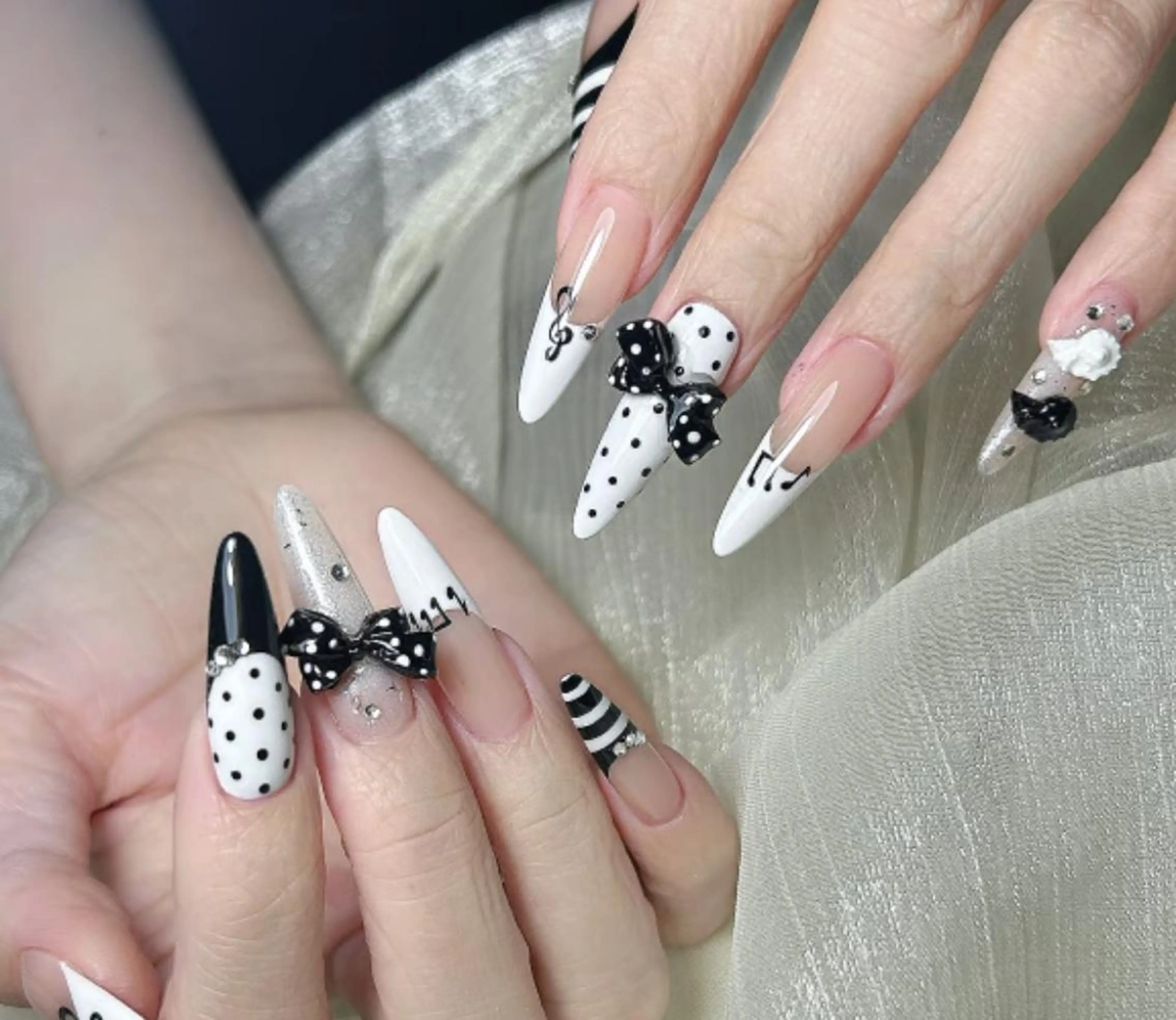 ネイル ハンドネイル 🎀 NaNa_nailのネイルデザイン
