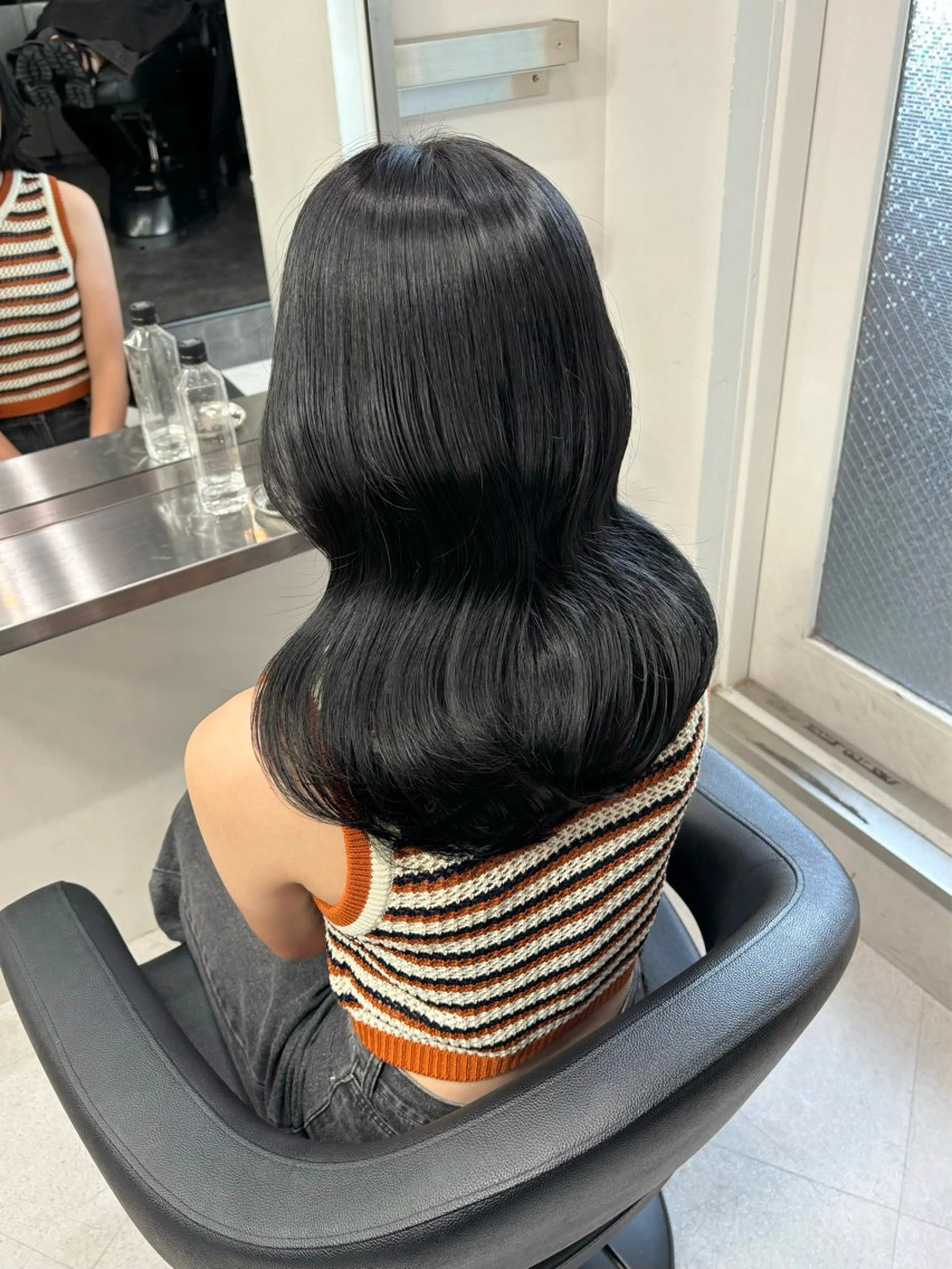 セミロング カラー 黒髪 ブルーカラー ブルーブラック 透明感カラー くびれヘア カット ヘアカラー Beleza Era所属・韓国レイヤー/ 縮毛矯正🎀minaのヘアスタイル