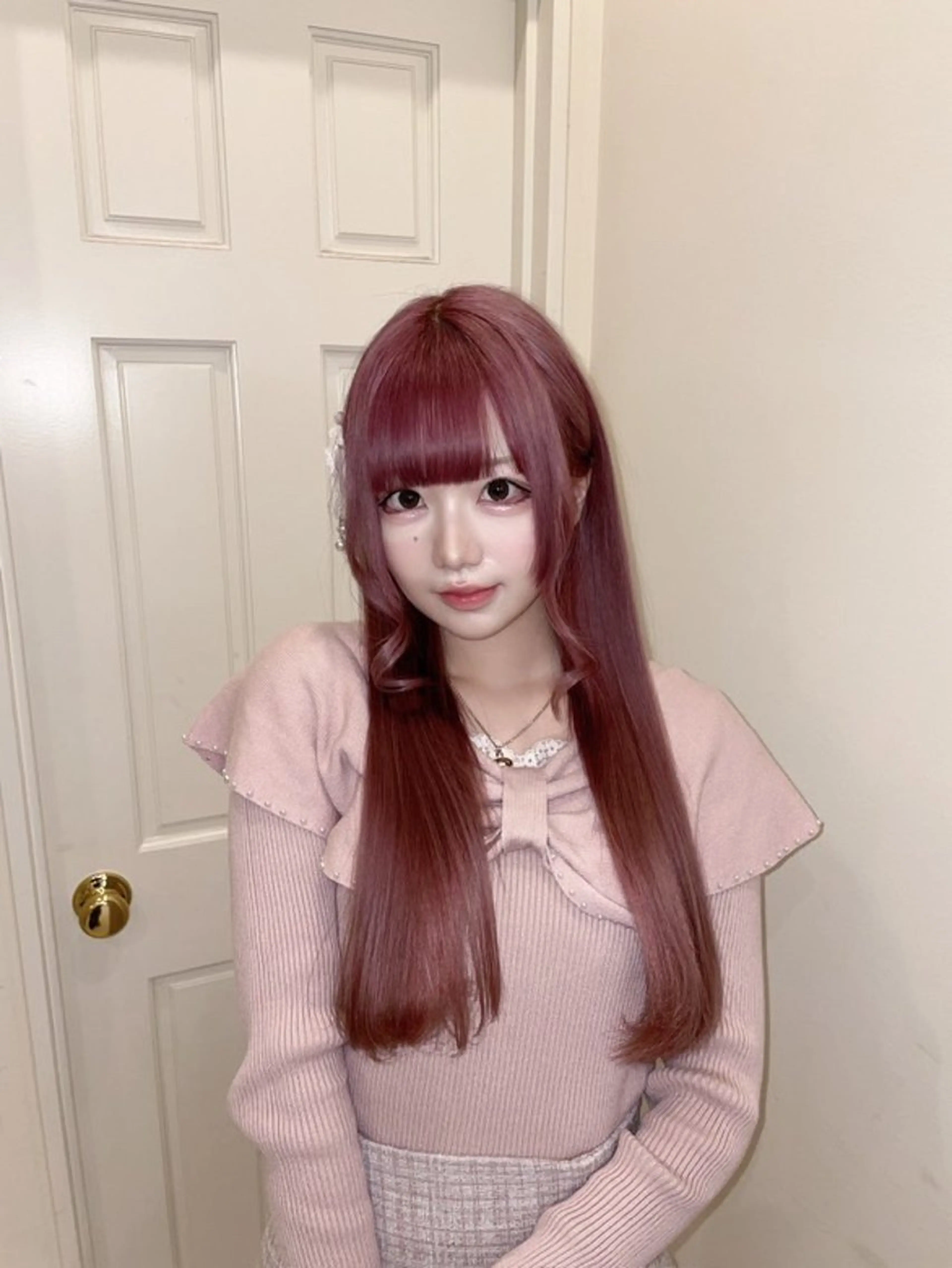 ロング カラー ピンクカラー ヘアカラー トリートメント りく レイヤーカット ケアブリーチのヘアスタイル