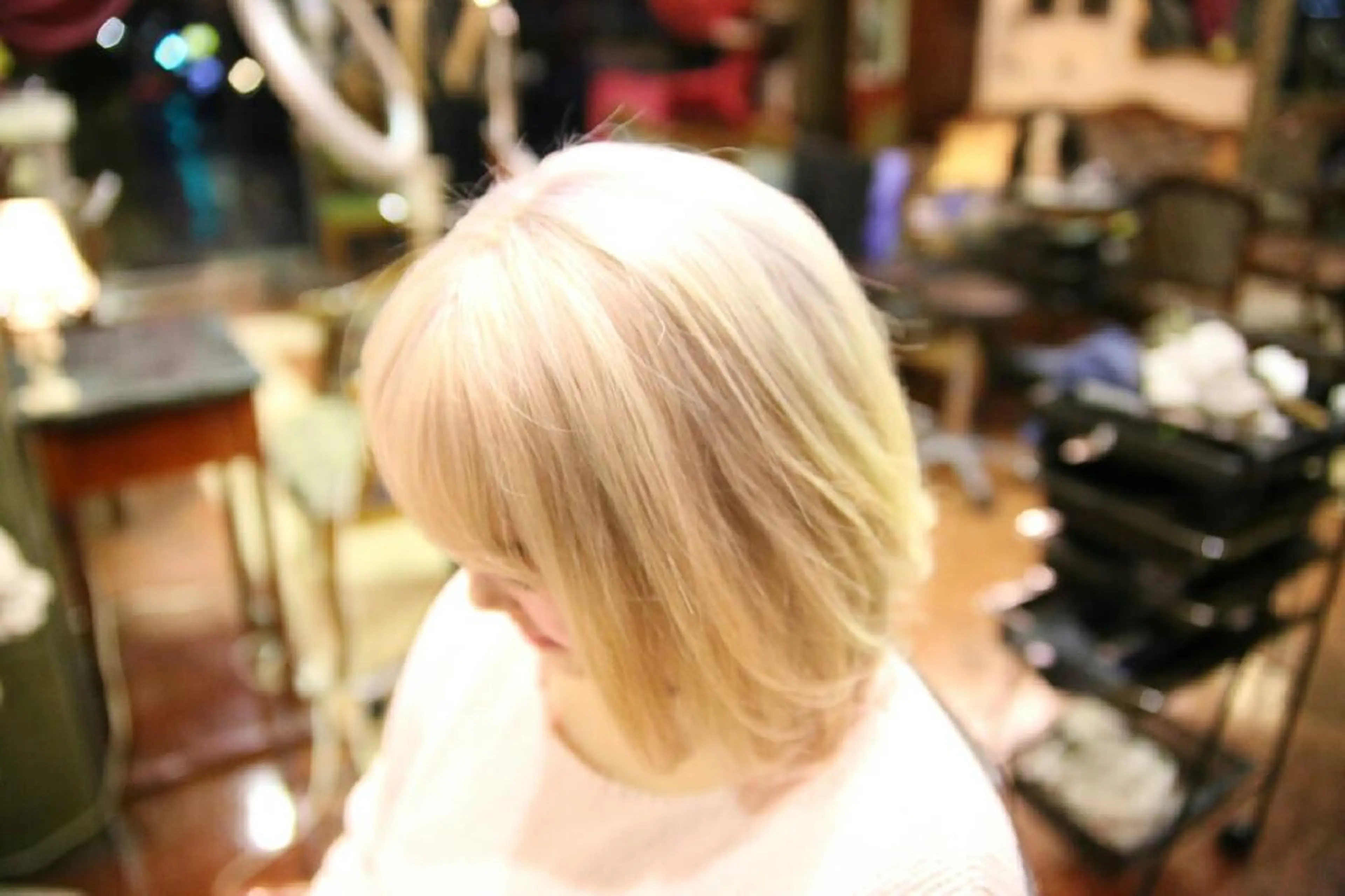 ミディアム カラー ブリーチ 外国人風カラー 艶髪✨ハイトーン ✨ホワイト✨北宗一郎のヘアスタイル