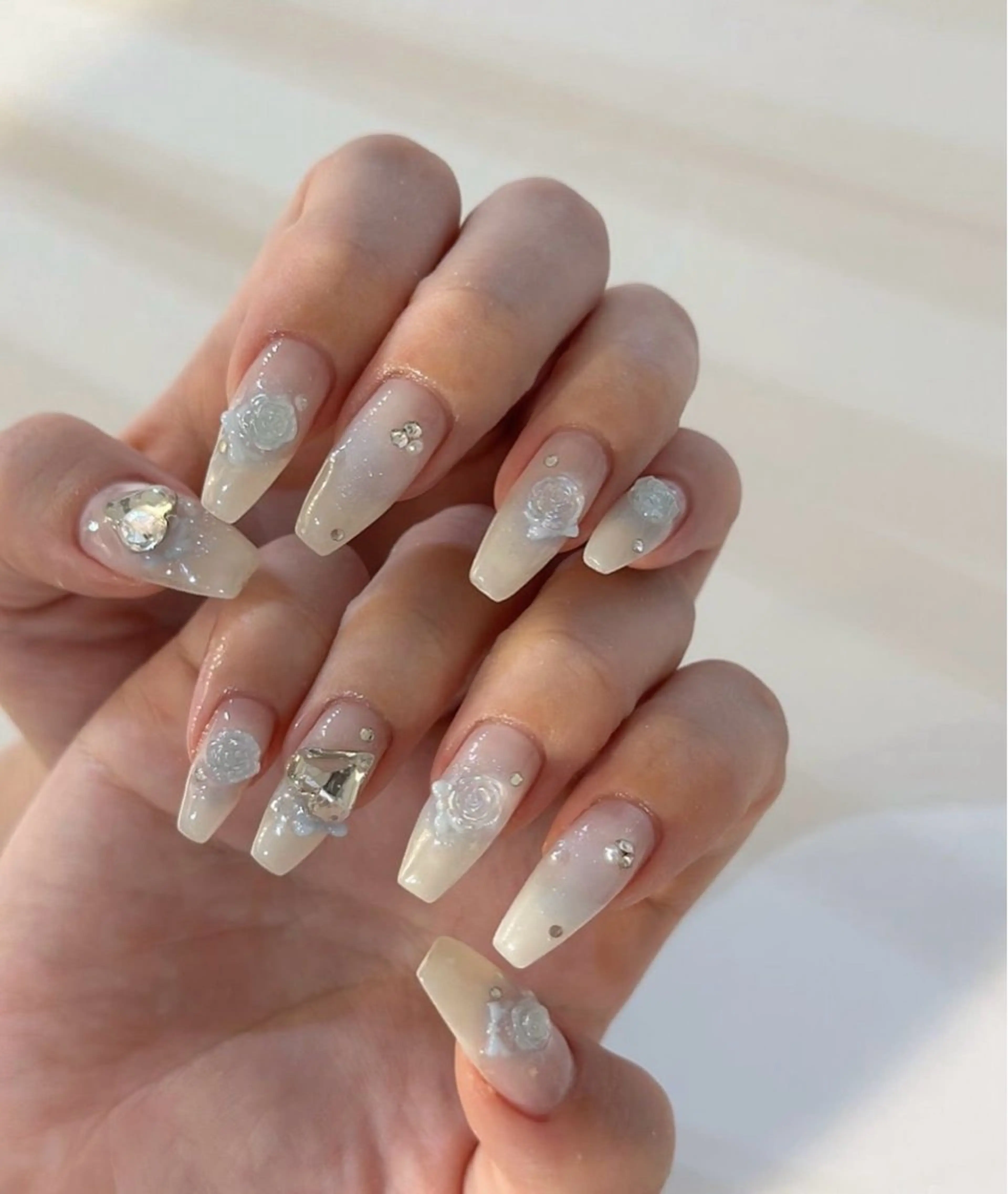 ネイル 韓国ネイル ニュアンスネイル シンプルネイル 春ネイル バレンタイン Nihonthy Nail 新宿のネイルデザイン
