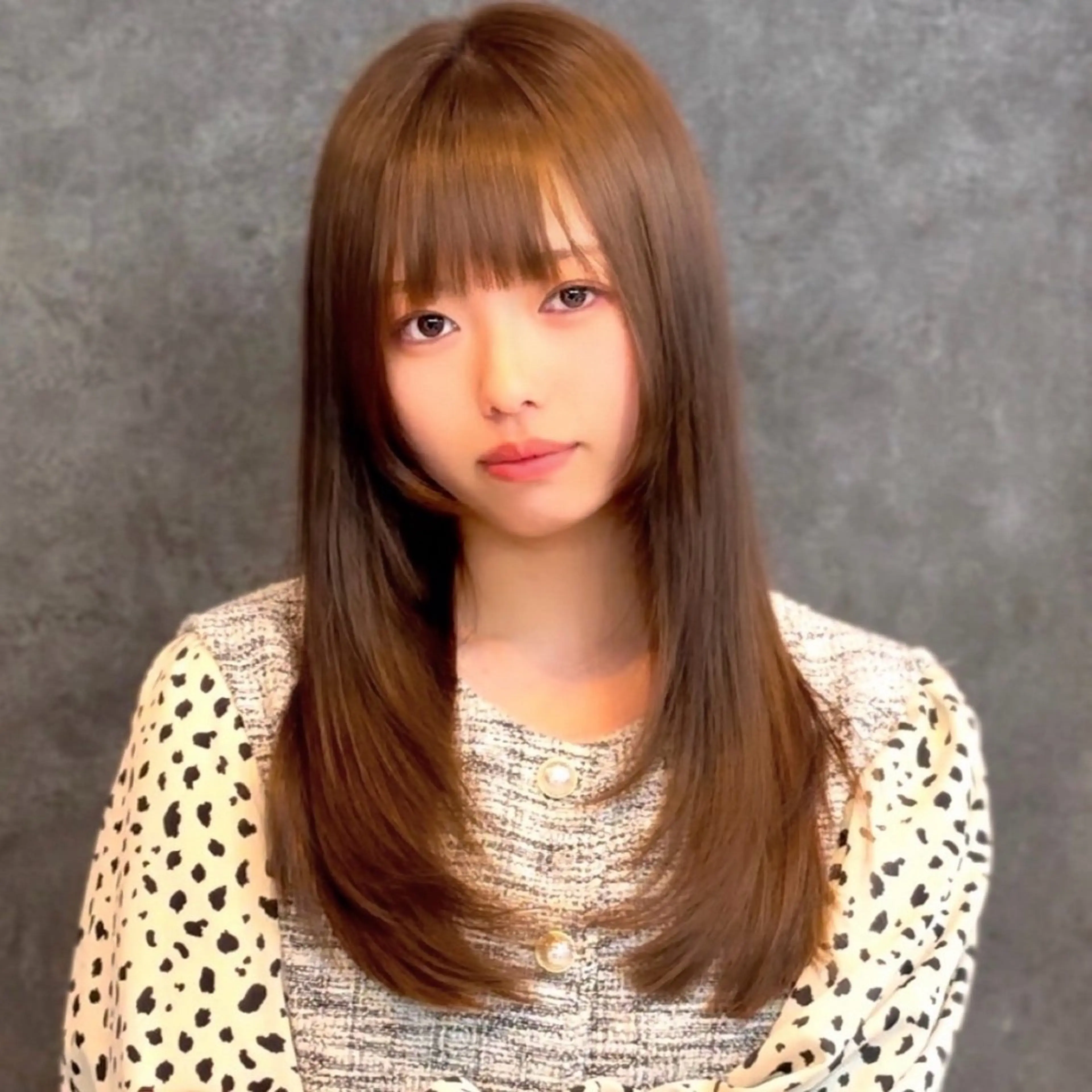 セミロング くびれヘア 韓国風ヘア レイヤーカット シースルーバング 新宿/韓国レイヤー/ 顔まわり/メンズヘアのヘアスタイル