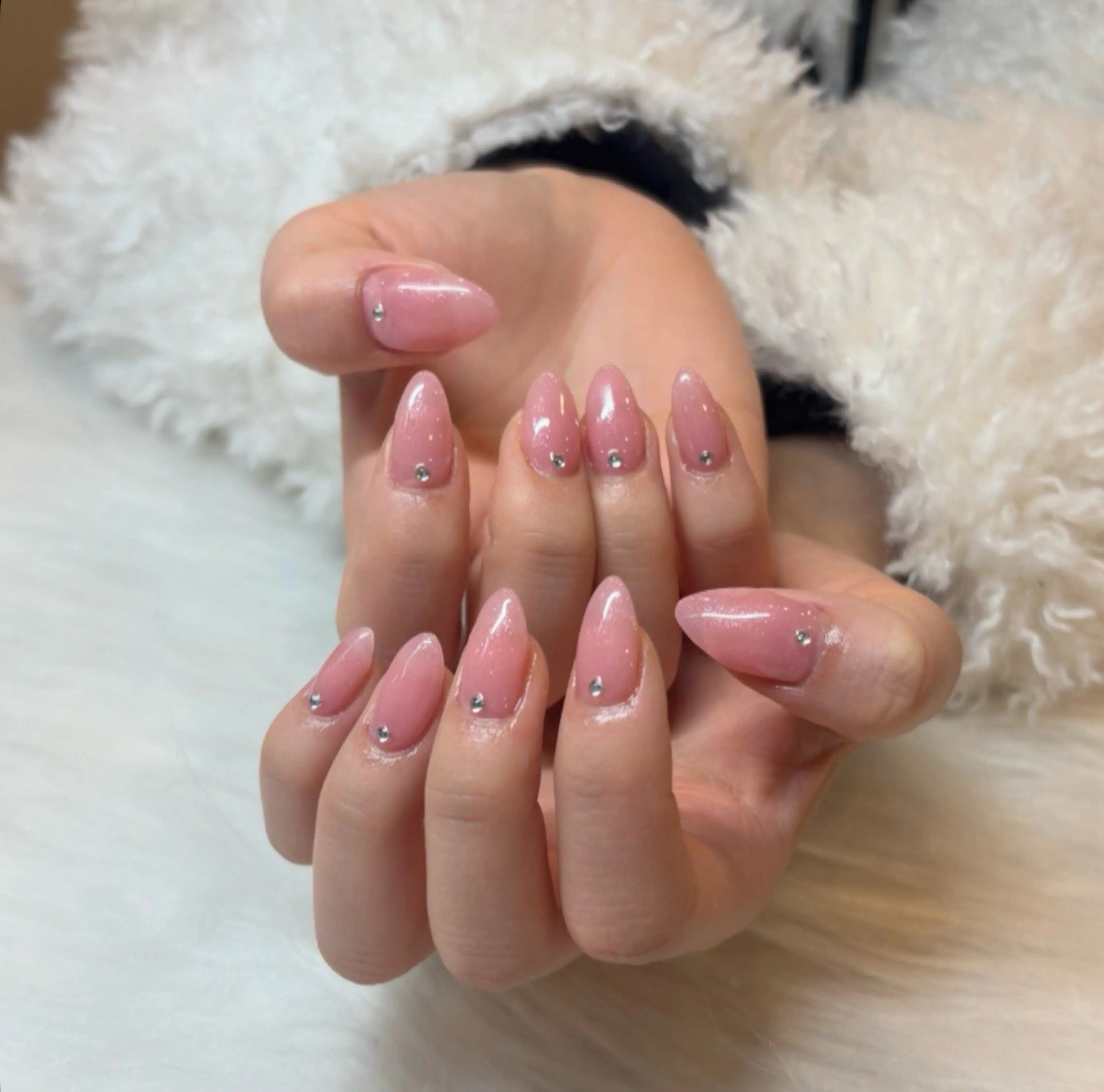 ネイル ピンク ストーンネイル ハンドネイル HANA ソブエのネイルデザイン
