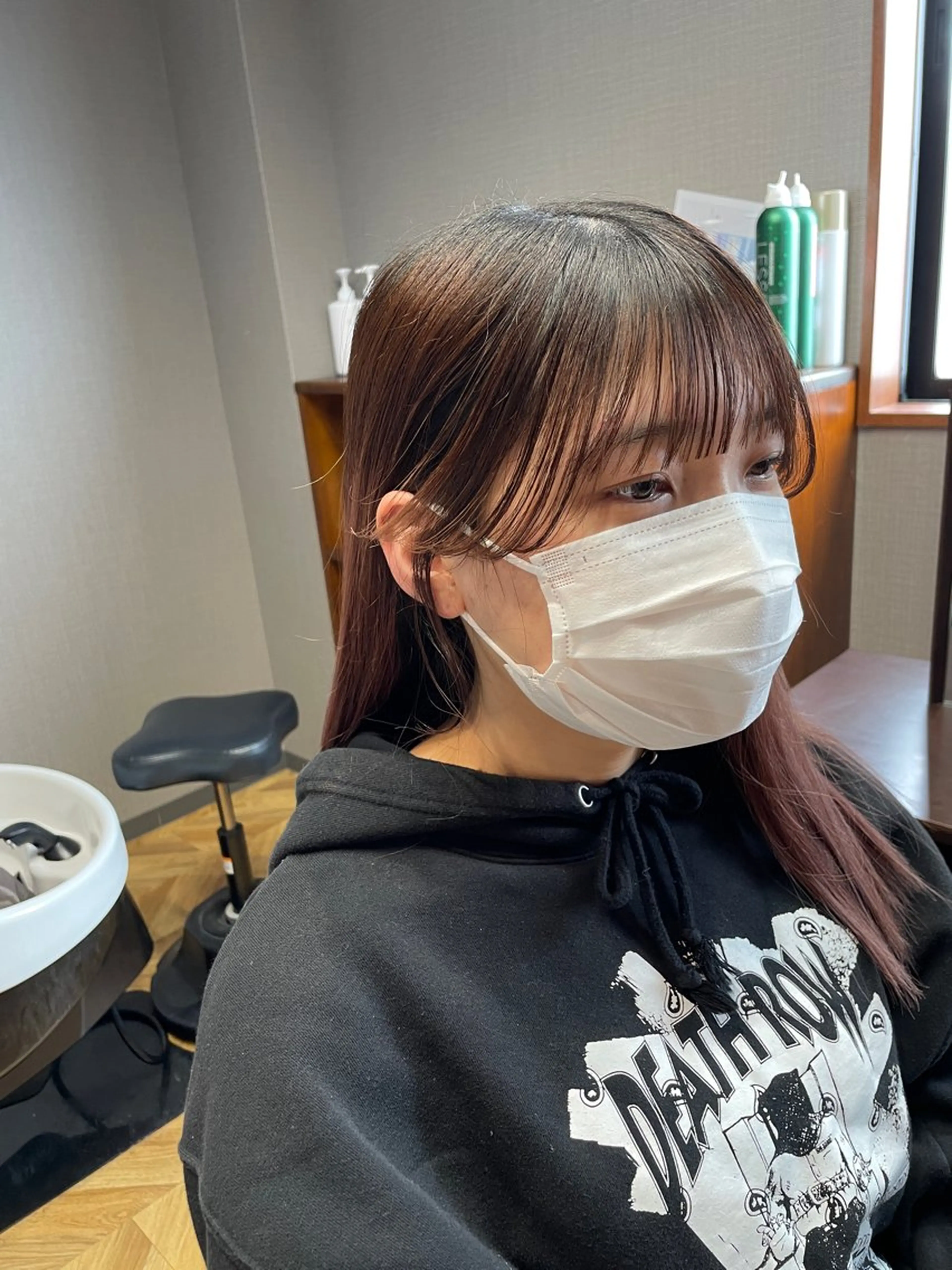 ミディアム 顔まわりレイヤー レイヤーカット ワイドバング マキノ キョウカのヘアスタイル