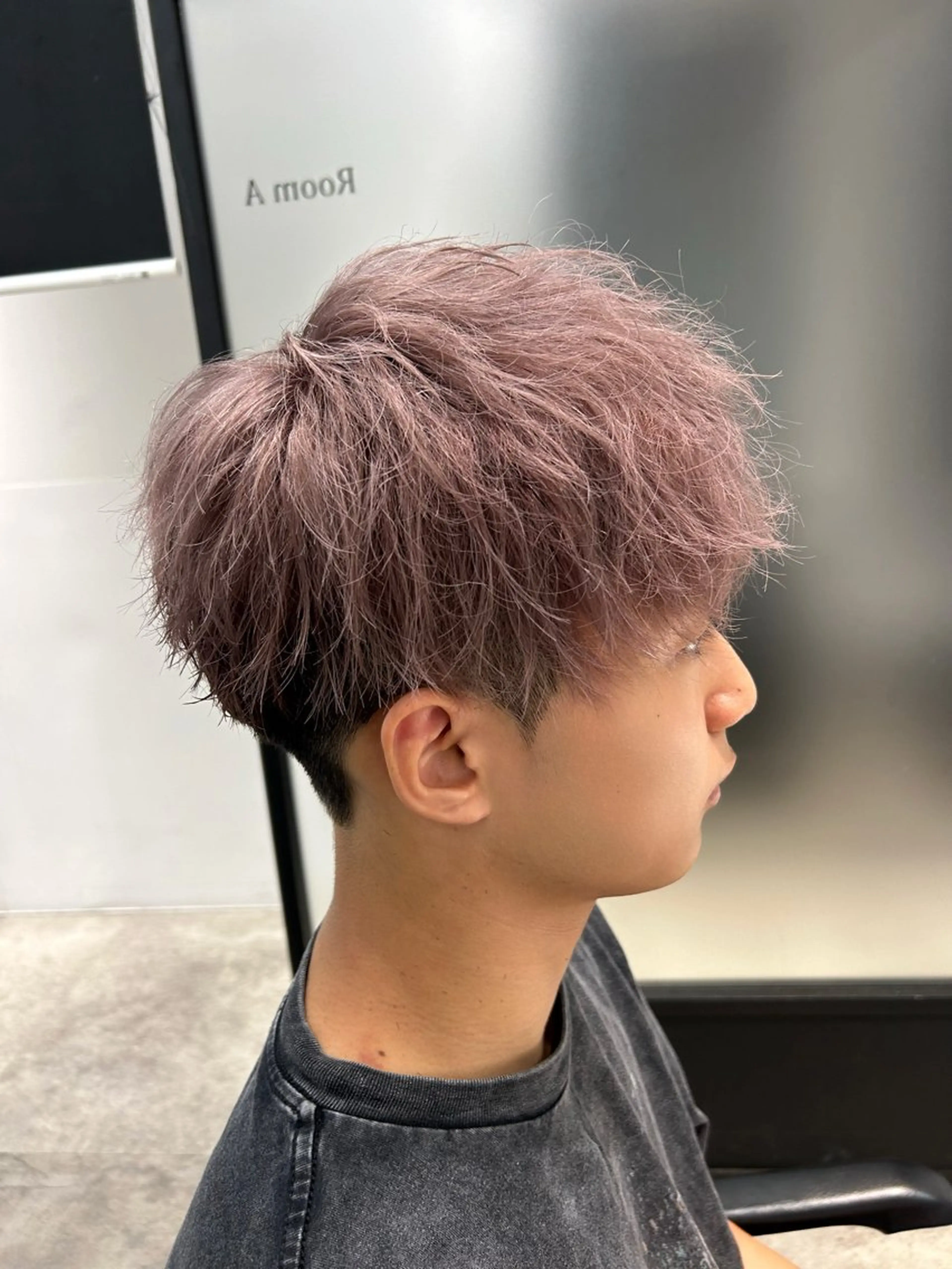 カラー メンズ ベージュカラー 透明感カラー ミルクティーベージュ ピンクカラー カット ヘアカラー 渋谷メンズヘア/ 加藤優一のヘアスタイル