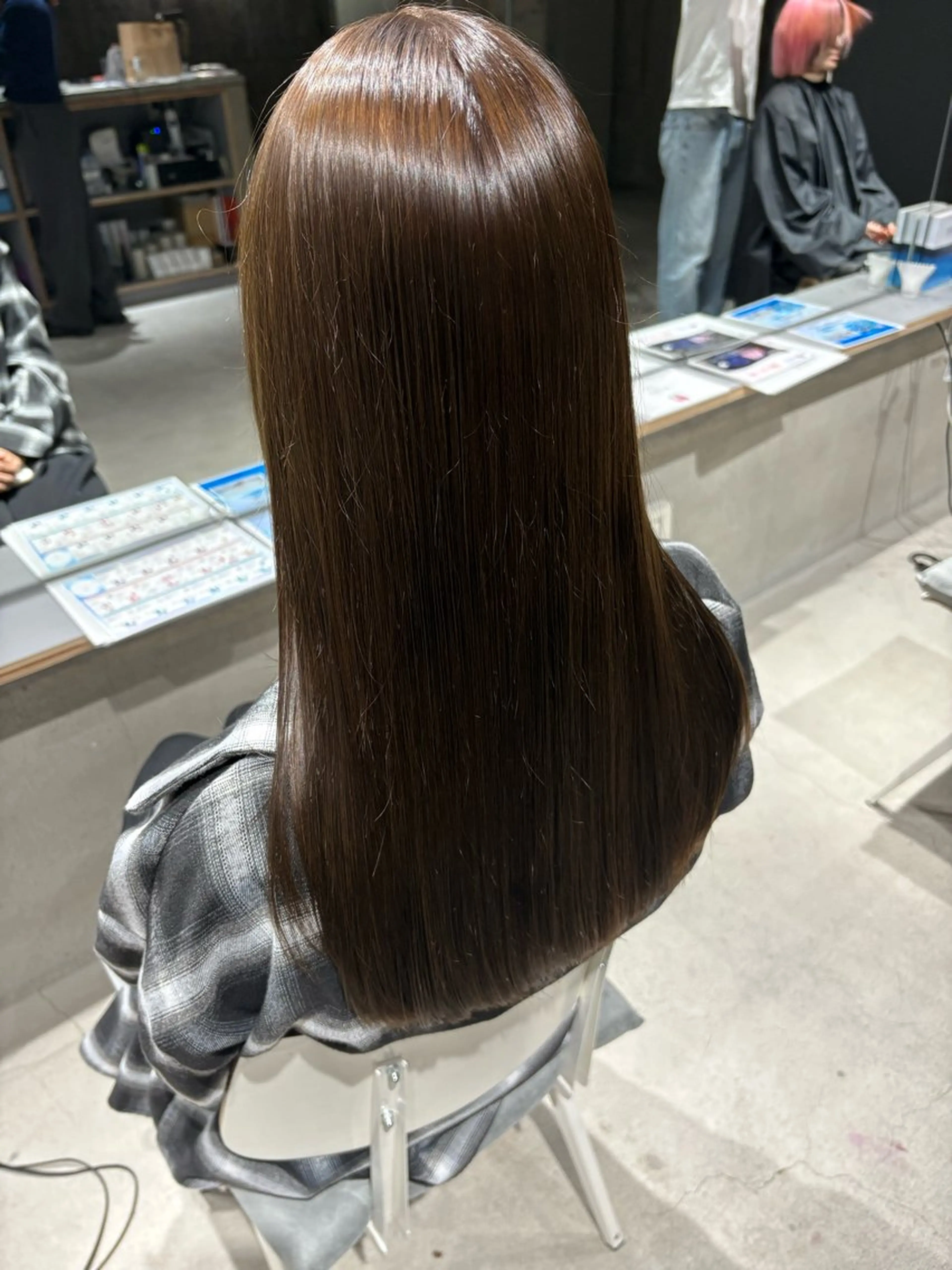 ロング カラー ベージュカラー ブリーチ 透明感カラー ブリーチなしカラー オリーブベージュ ヘアカラー 玉置 七海のヘアスタイル