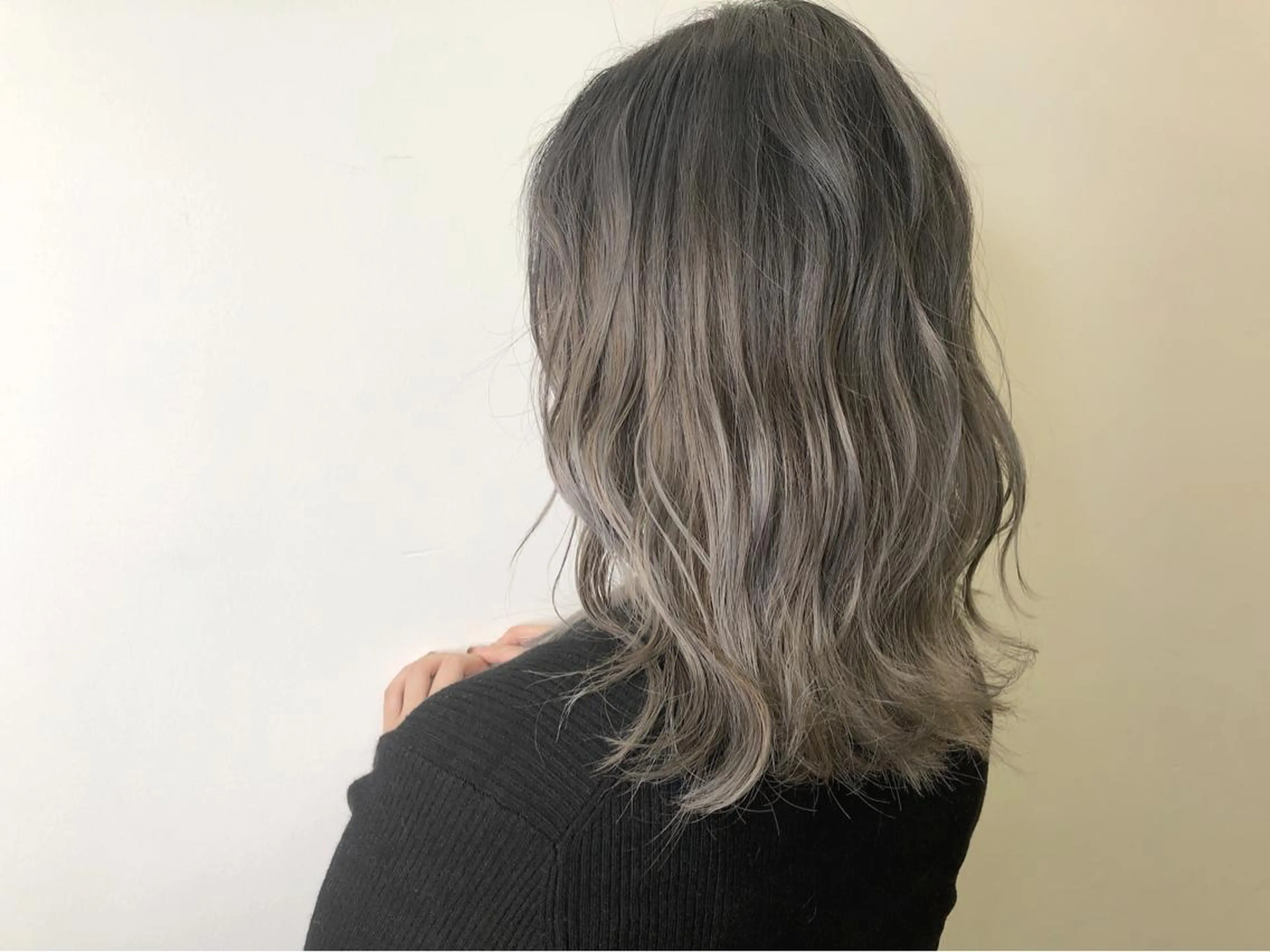 ミディアム カラー グラデーションカラー ハイライトカラー ハイライト メンズ レイヤー ウルフ 弓木啓輔のヘアスタイル