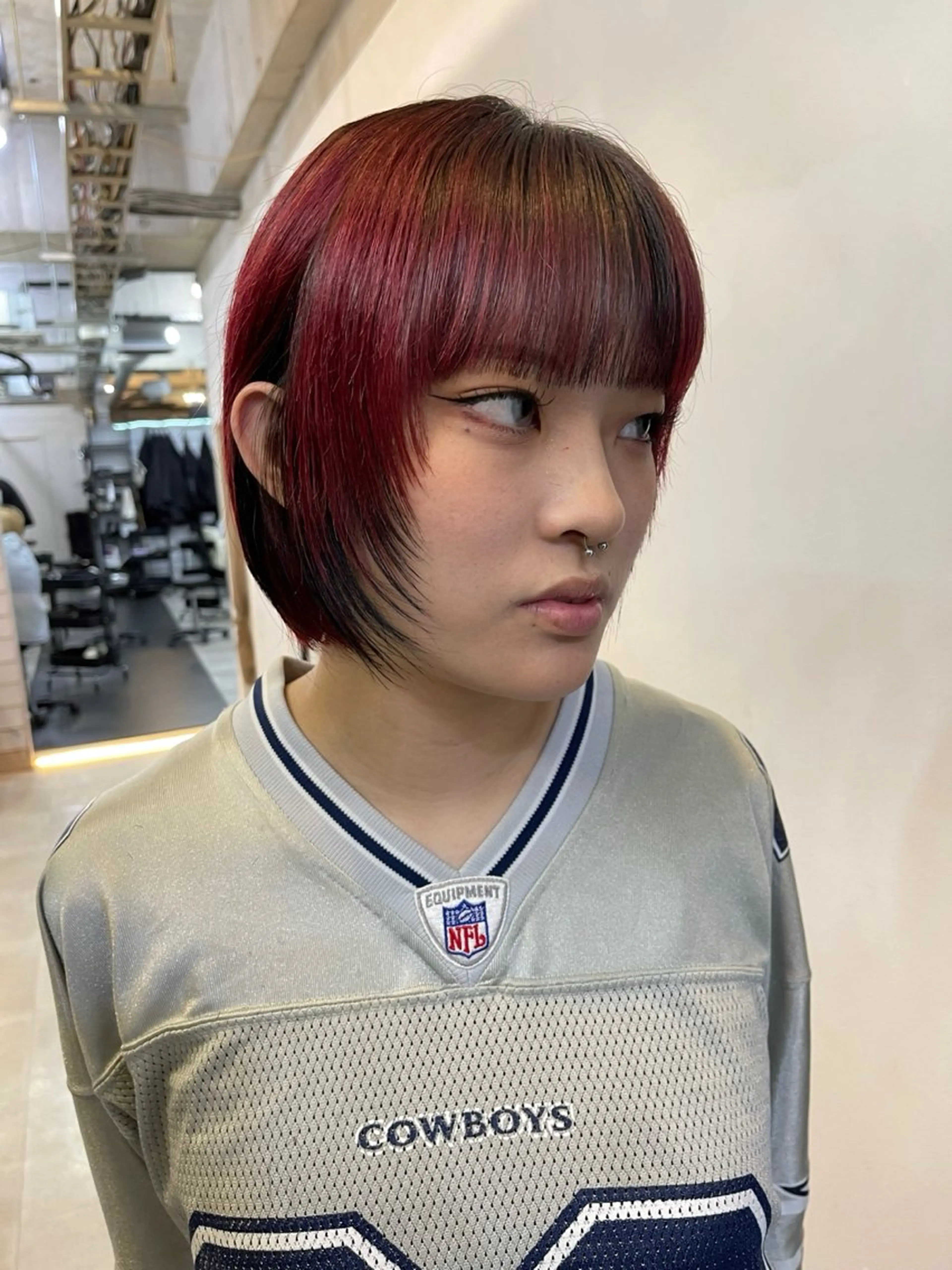 ショート カラー ブリーチ ケアブリーチ デザインカラー ダブルカラー イヤリングカラー TATSUブリーチ/ ミルクティーベージュのヘアスタイル