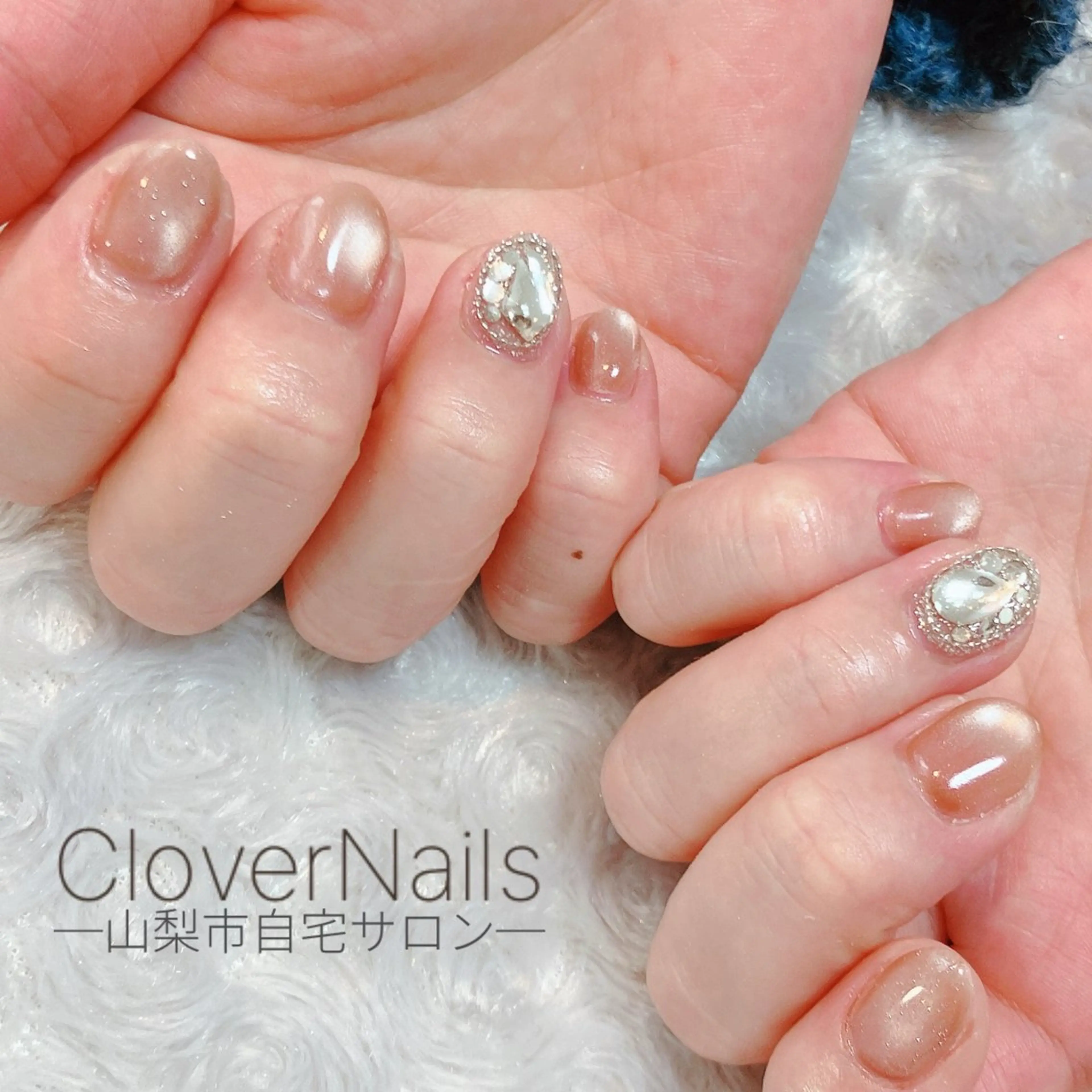 ネイル グラデーション オフィスネイル シンプルネイル ストーンネイル ハンドネイル 自宅ネイルサロン クロバーネイルのネイルデザイン