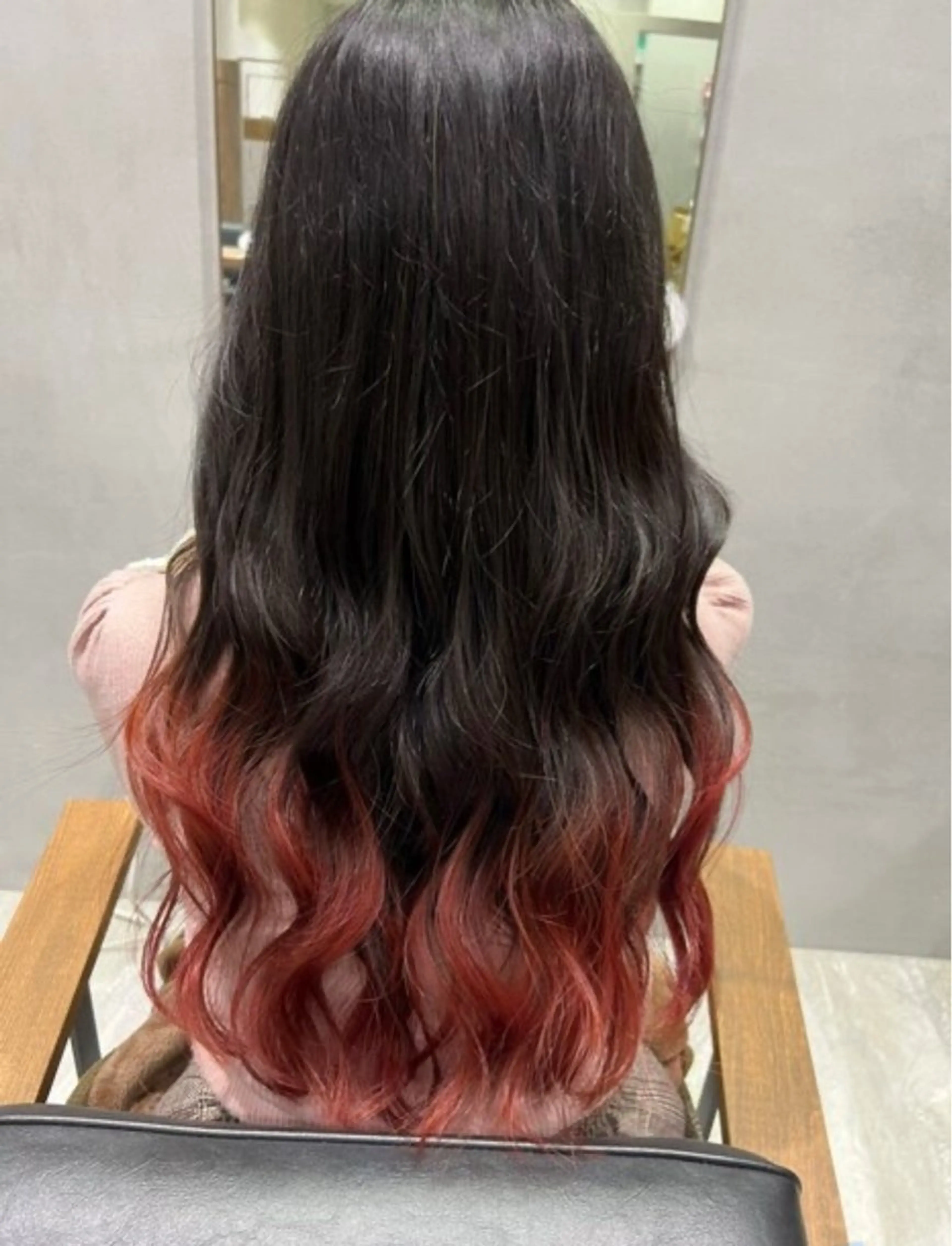 カラー グラデーションカラー 豊川 絢子のヘアスタイル