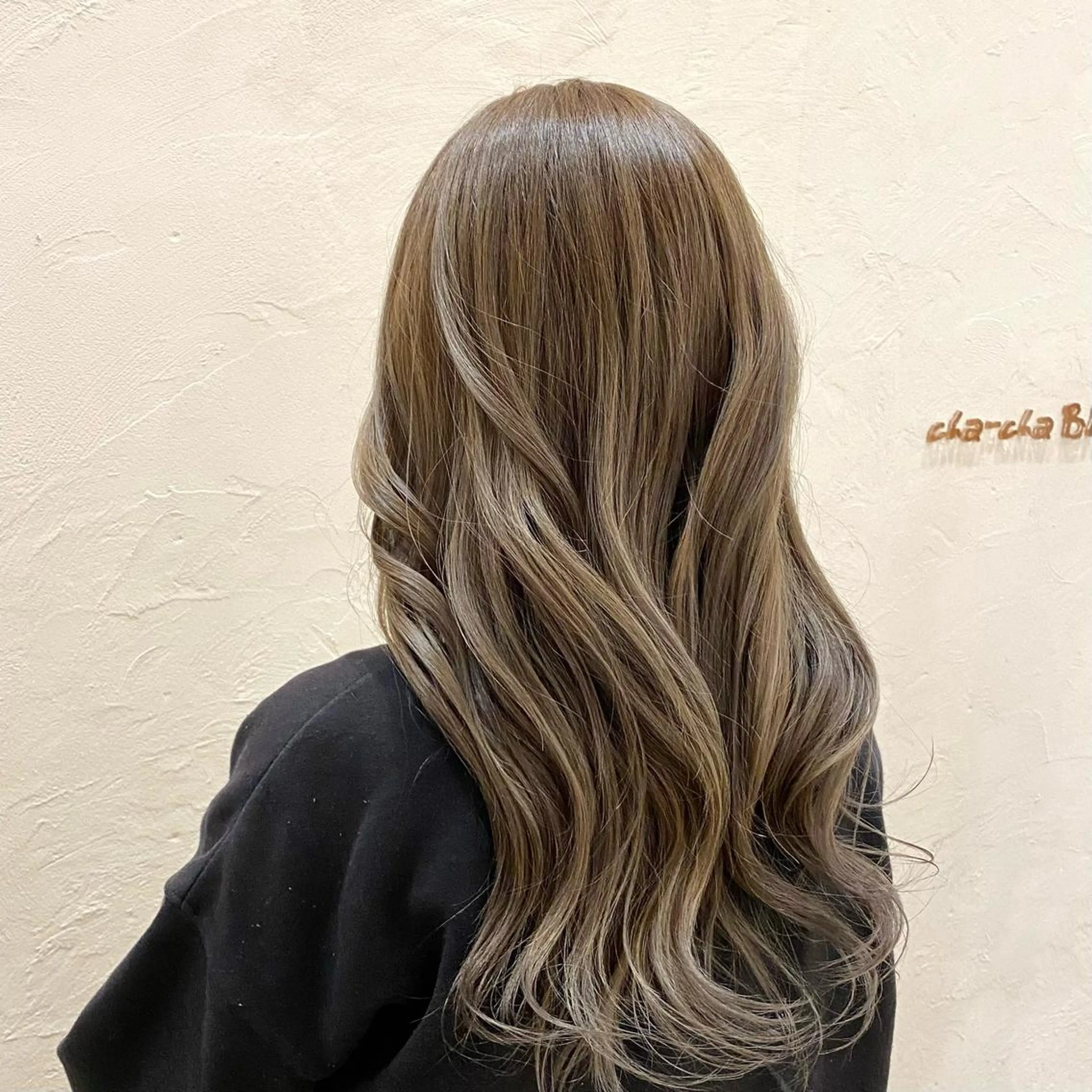 ロング カラー 横山ダブルカラー ハイライト透明感カラのヘアスタイル