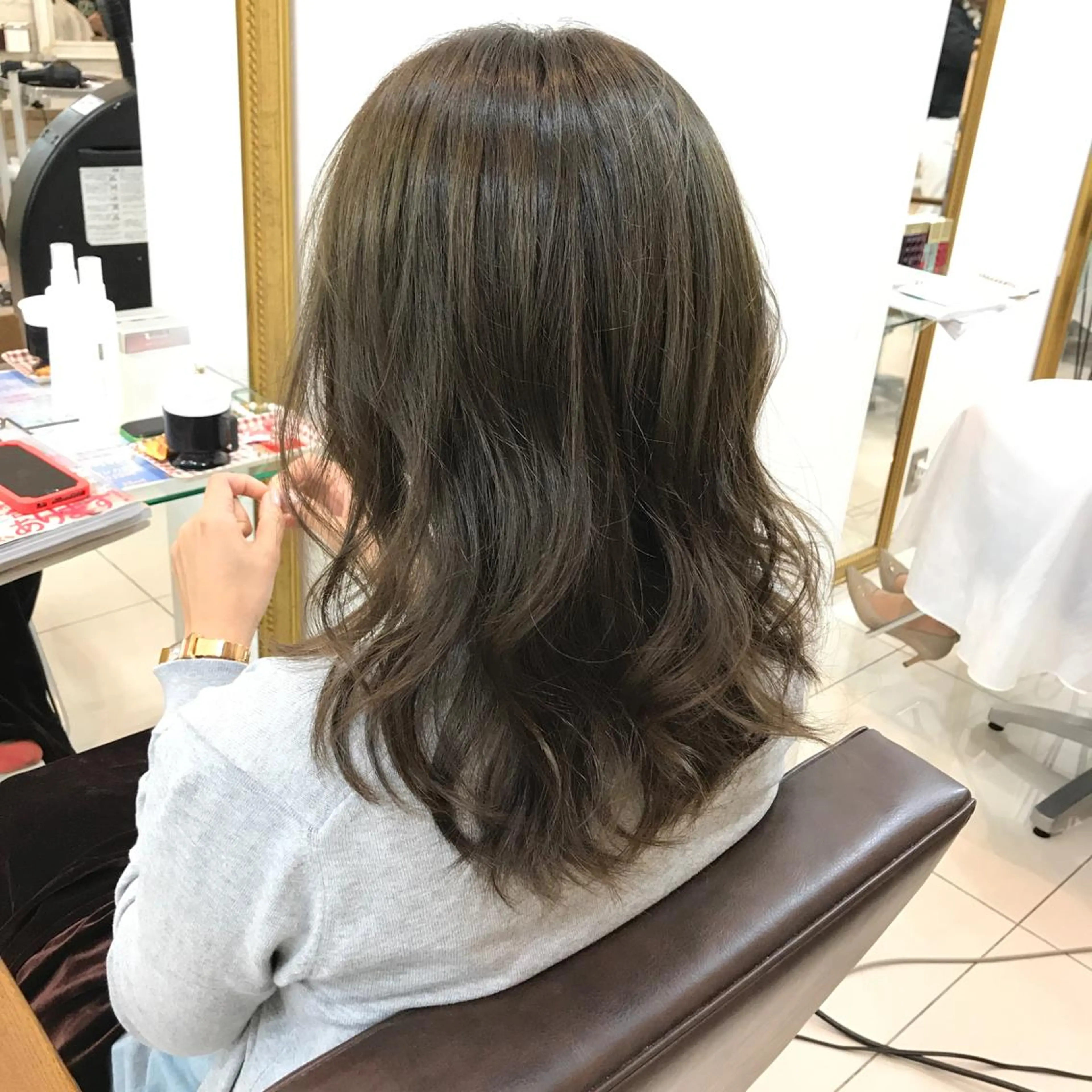 ミディアム カラー ヘアアレンジ グレージュ 外国人風カラー ナチュラル艶ヘア 🌸内田彩香のヘアスタイル