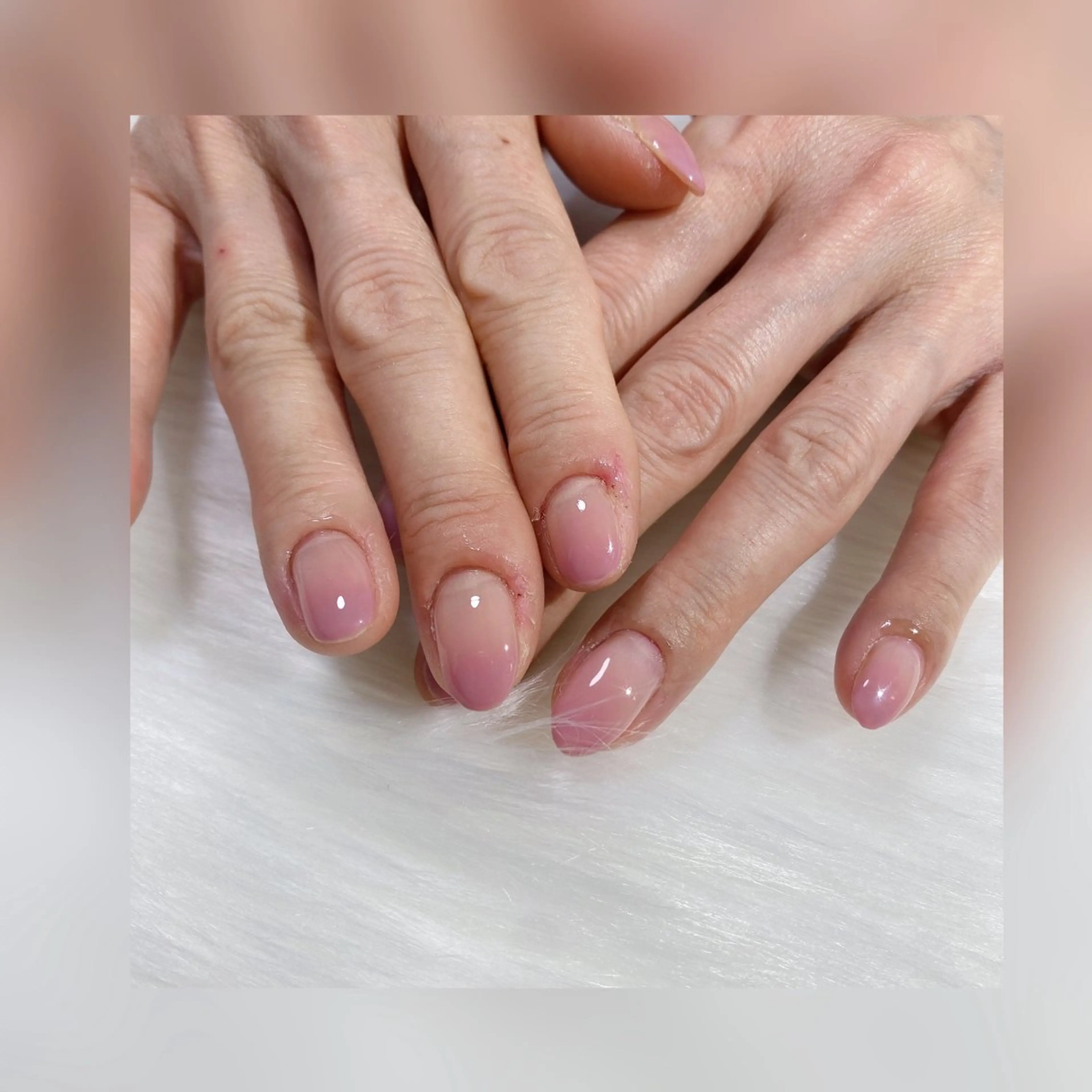 ネイル グラデーション オフィスネイル ピンク シンプルネイル 冬ネイル LittleMimi Nails安土のネイルデザイン