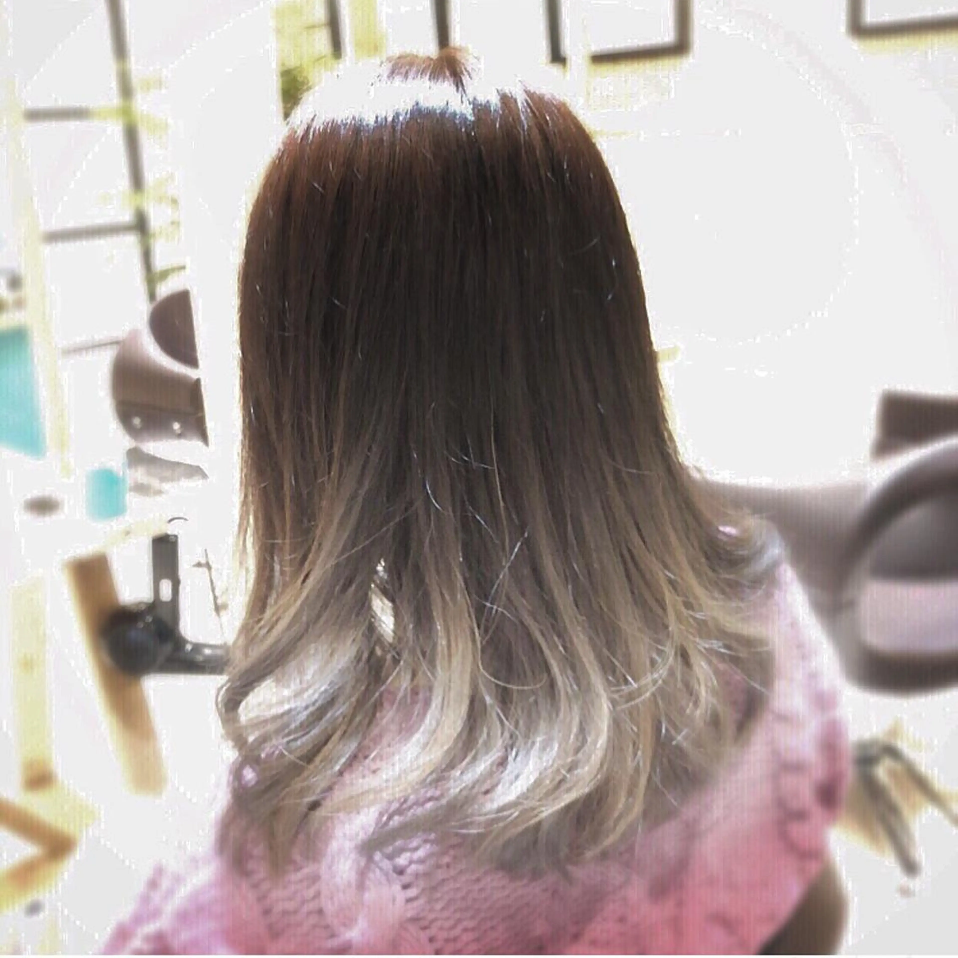 セミロング カラー グラデーションカラー nojima Ryotaのヘアスタイル