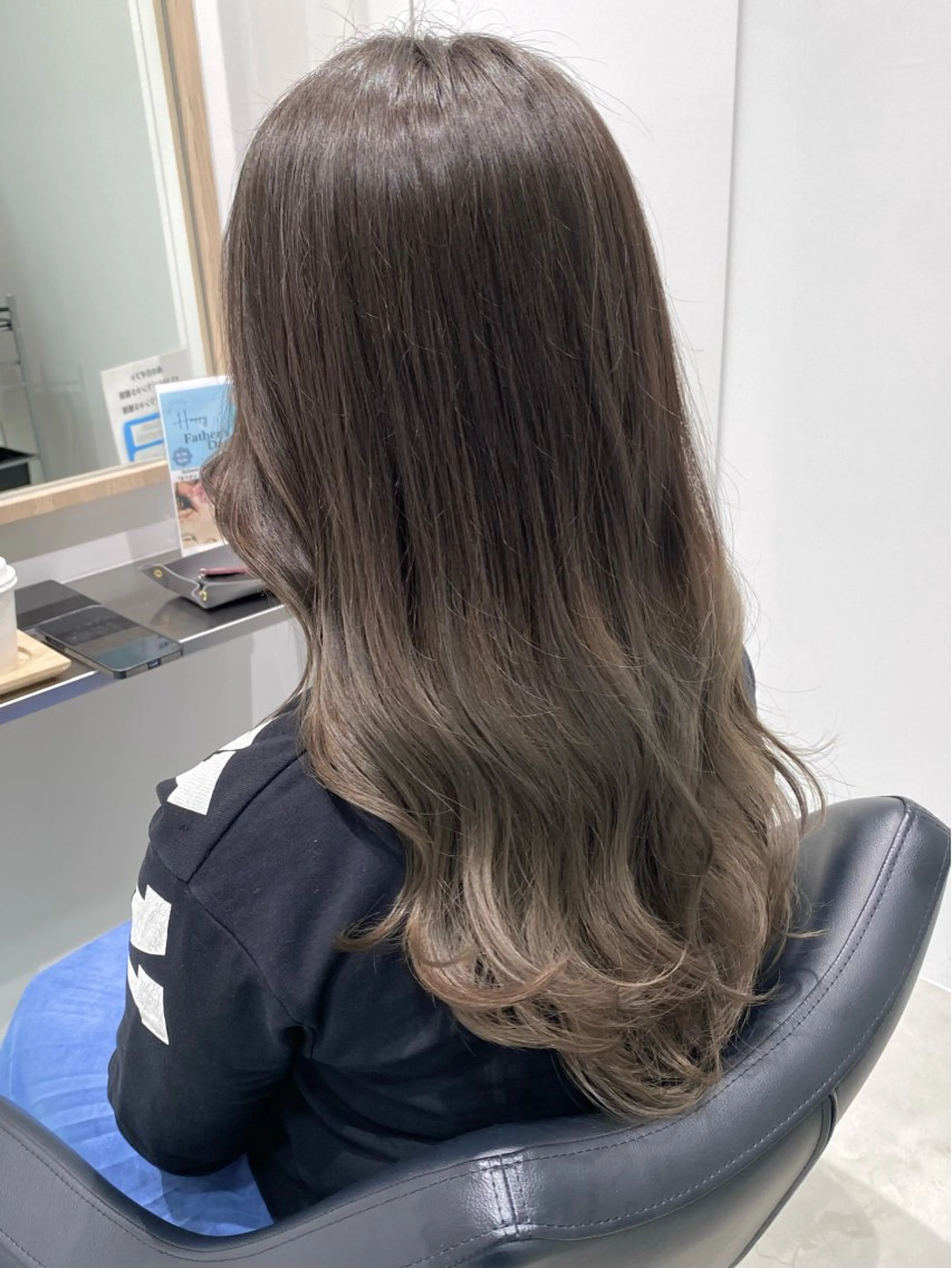 ロング カラー ブリーチ グラデーションカラー 川合 勇気のヘアスタイル