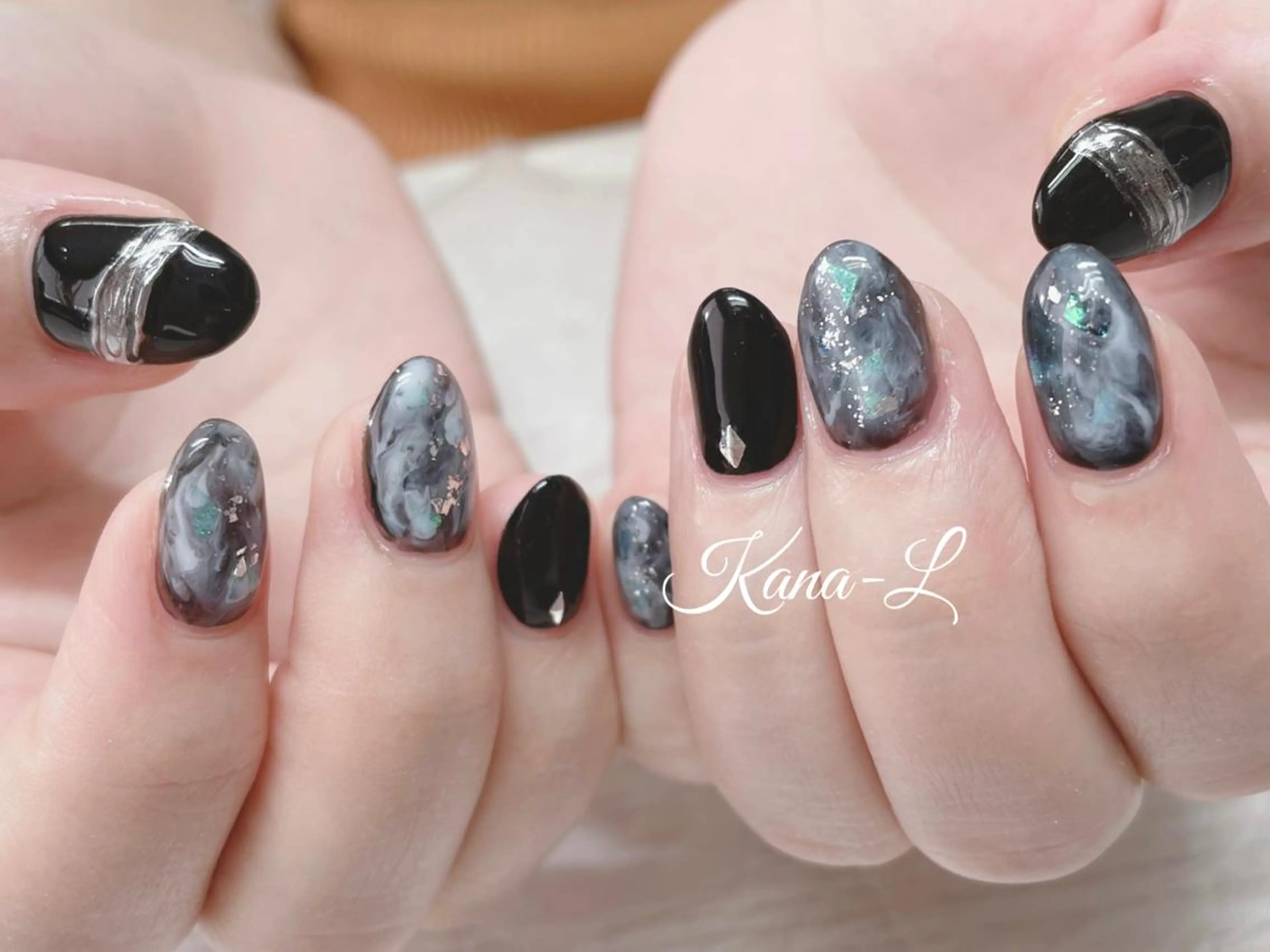 カラー ネイル 黒髪 オーロラネイル ニュアンスネイル 芦辺 香奈のネイルデザイン