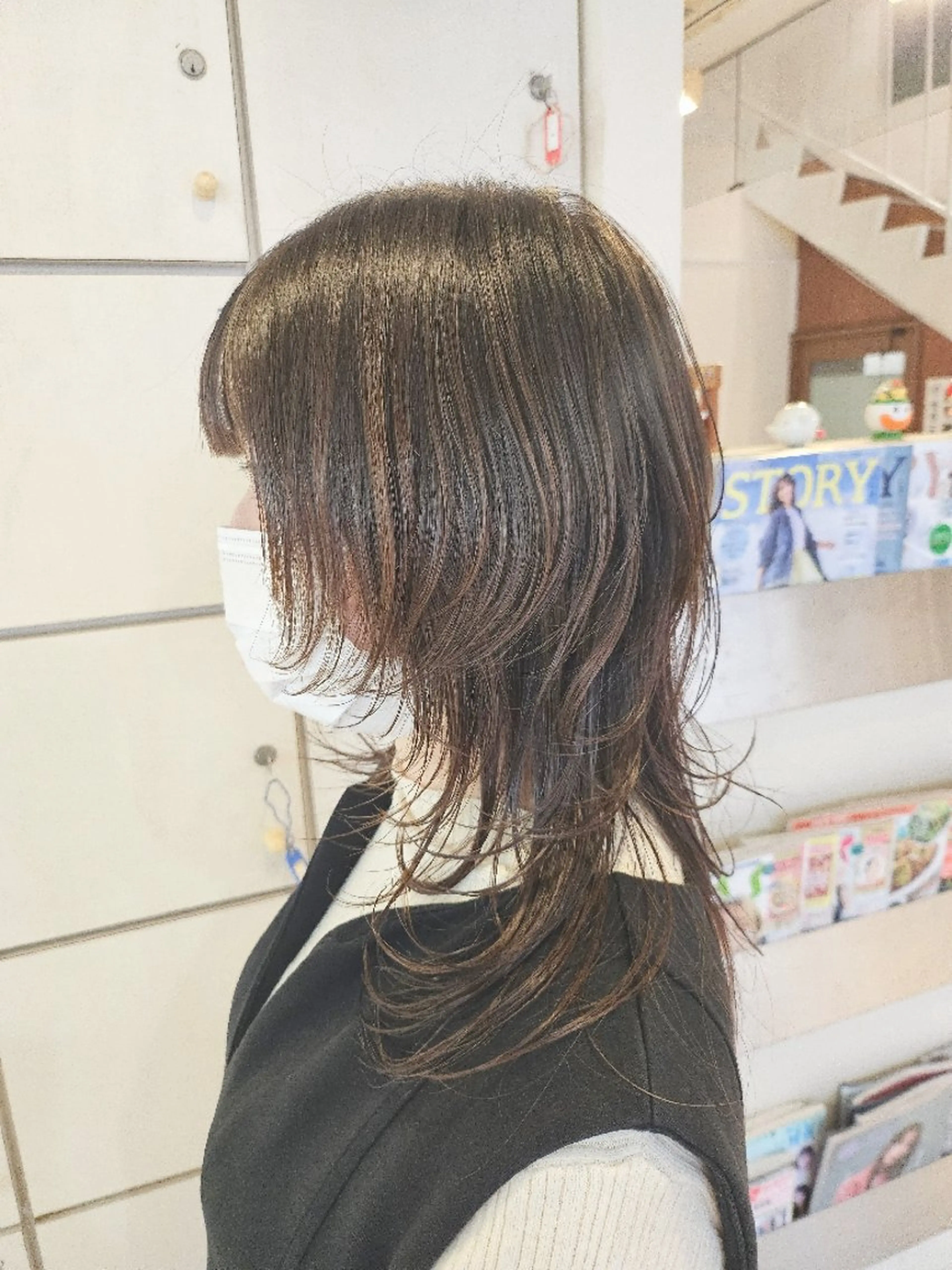 セミロング ハイレイヤー レイヤーカット カット 岡田 奈々のヘアスタイル