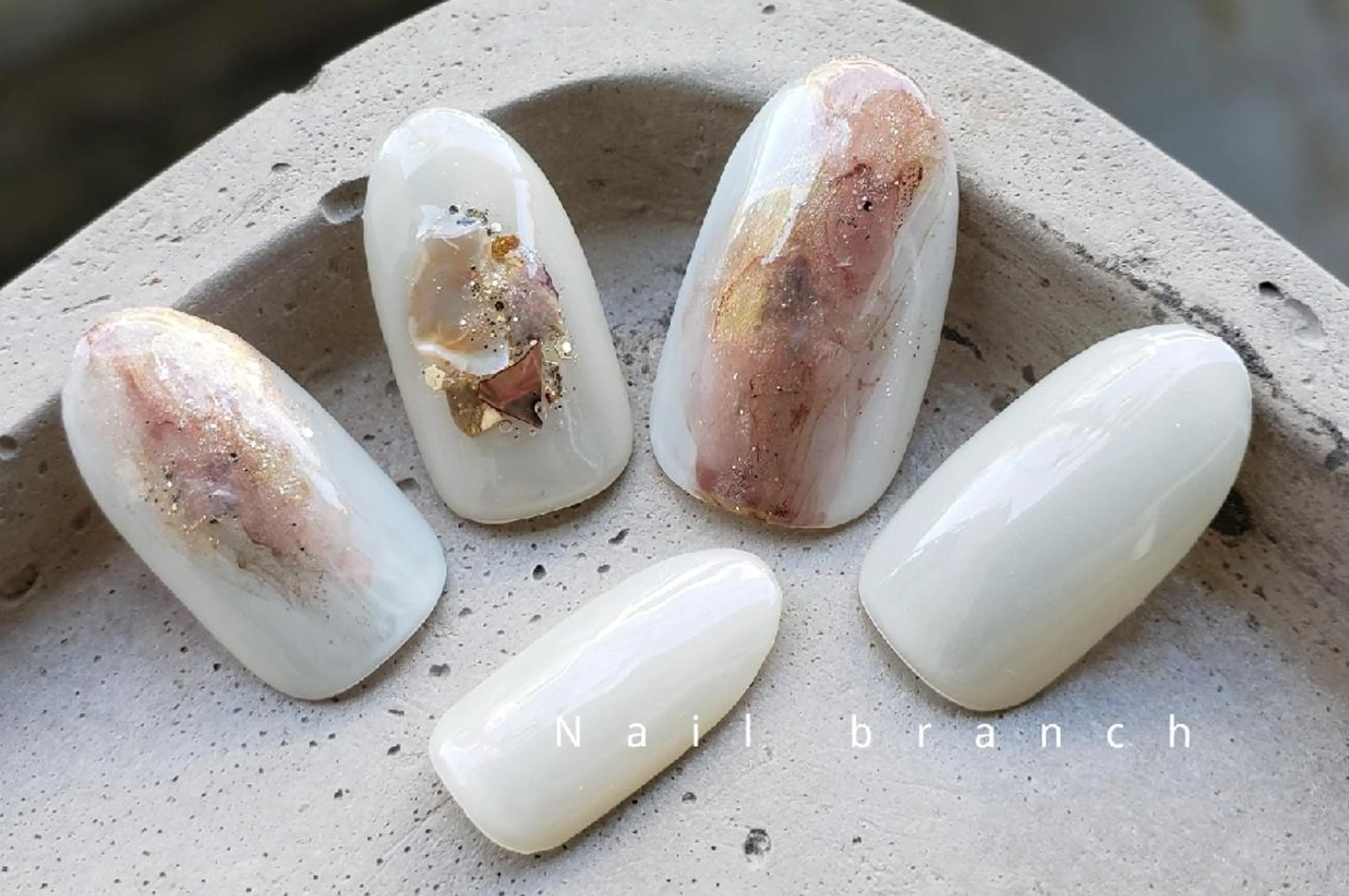 ロング カラー パーマ ヘアアレンジ ネイル マツエク・マツパ アイブロウ Nail branchのネイルデザイン