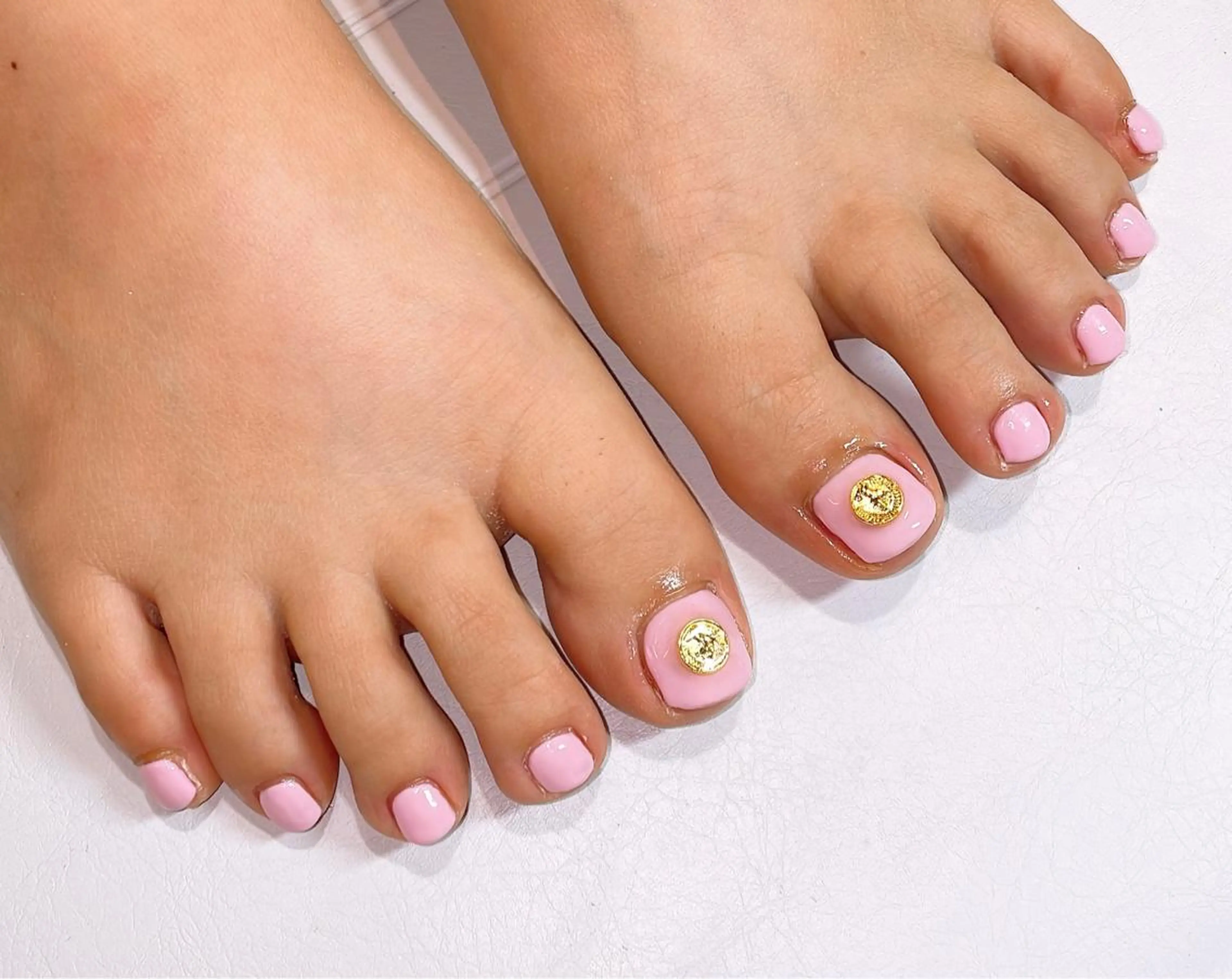 ネイル フットネイル VIERU 🌈🎀💖のネイルデザイン