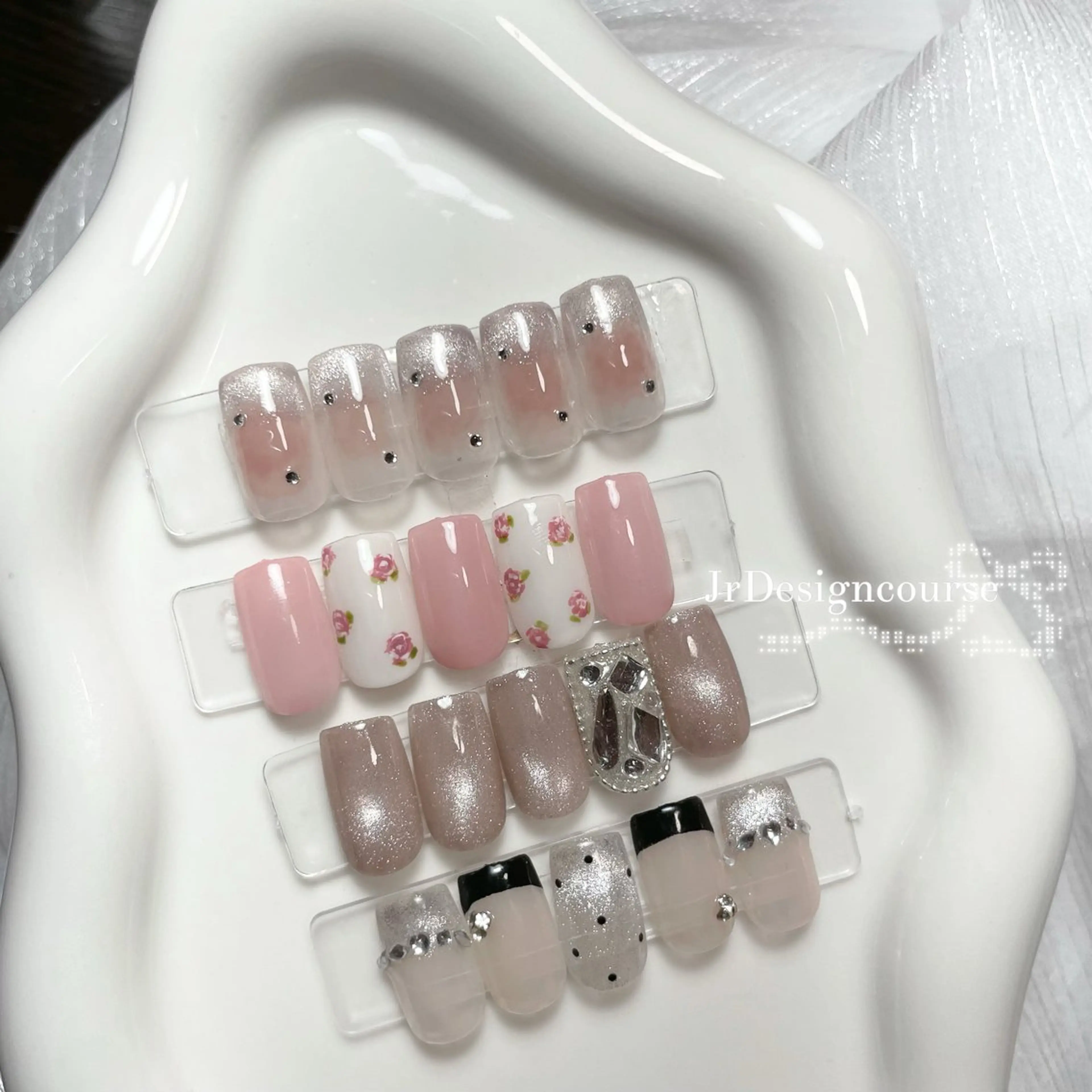 ネイル ハンドネイル EmaNail🩰 Sakurakoのネイルデザイン