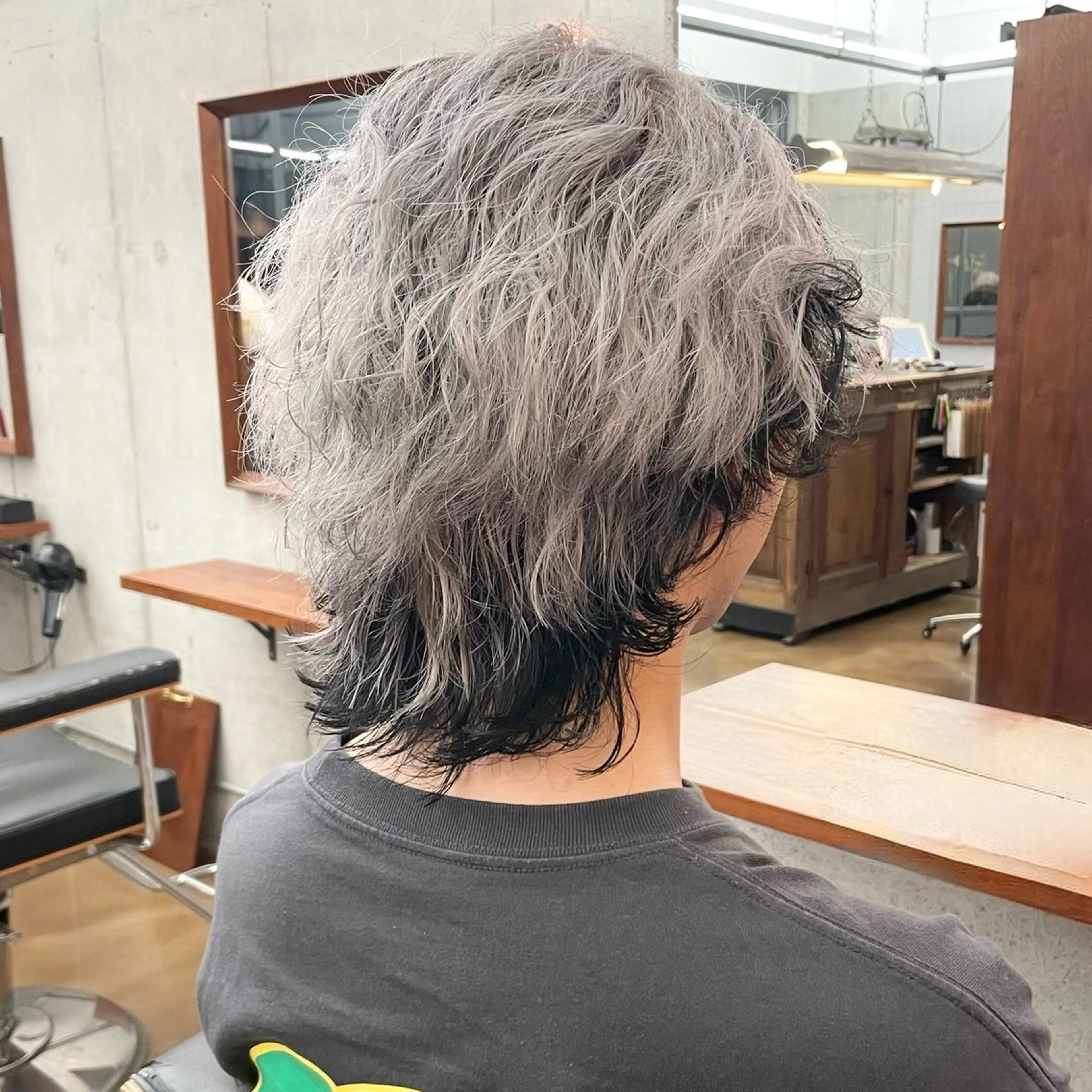 ミディアム カラー メンズ メンズウルフカット シルバー ウルフカット カット ヘアカラー トリートメント ヘアセット ✂︎ウルフ・ショート ✂︎MIKUNIのヘアスタイル