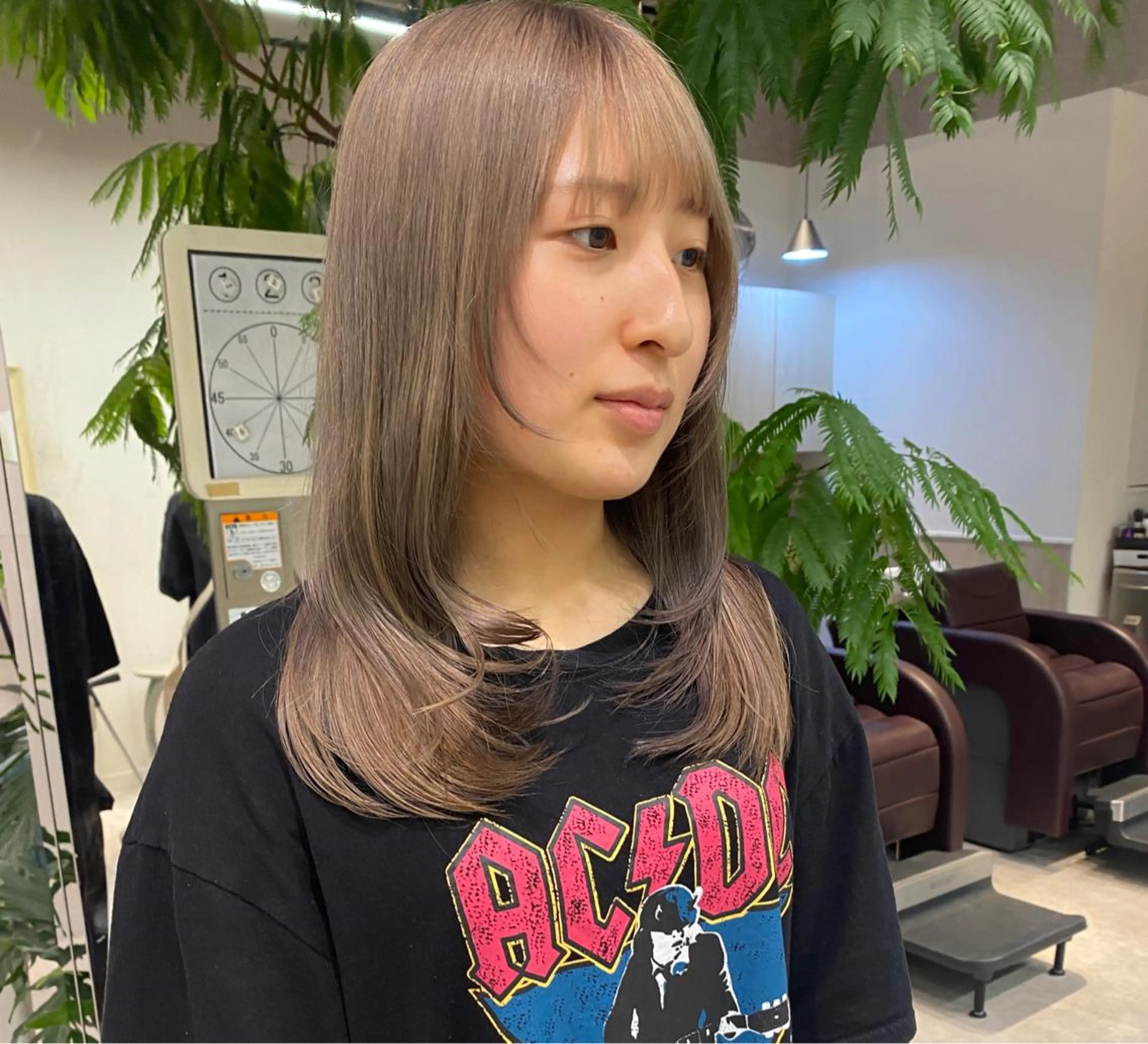 セミロング カラー グレージュ ミルクティーグレージュ 顔まわりレイヤー レイヤーカット 町田縮毛矯正/ 髪質改善/美髪特化のヘアスタイル