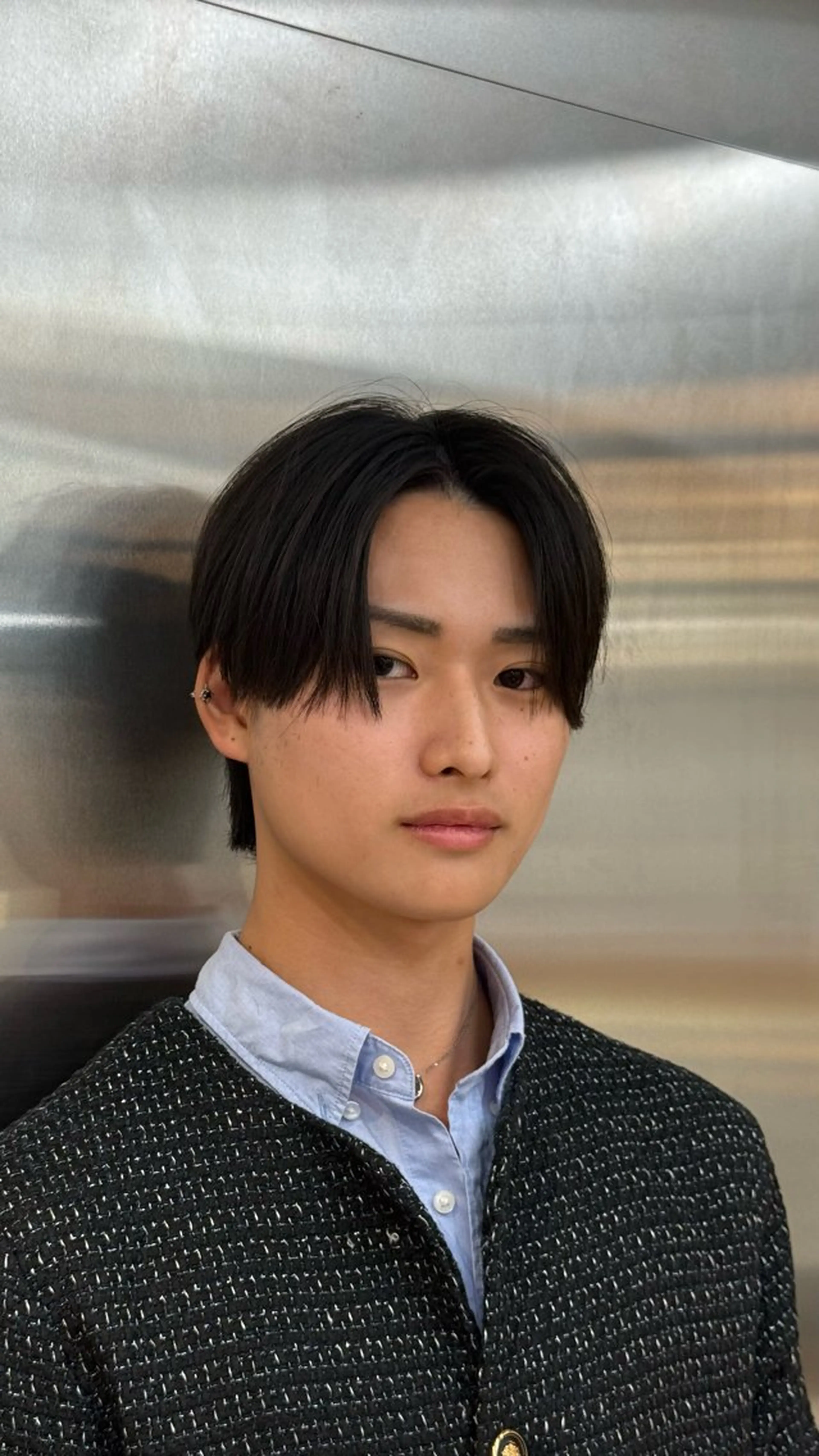 パーマ メンズ メンズブリーチ センターパート フェザーパーマ カルマパーマ メンズパーマ カット 縮毛矯正 HIKARI メンズ満足度No.1のヘアスタイル