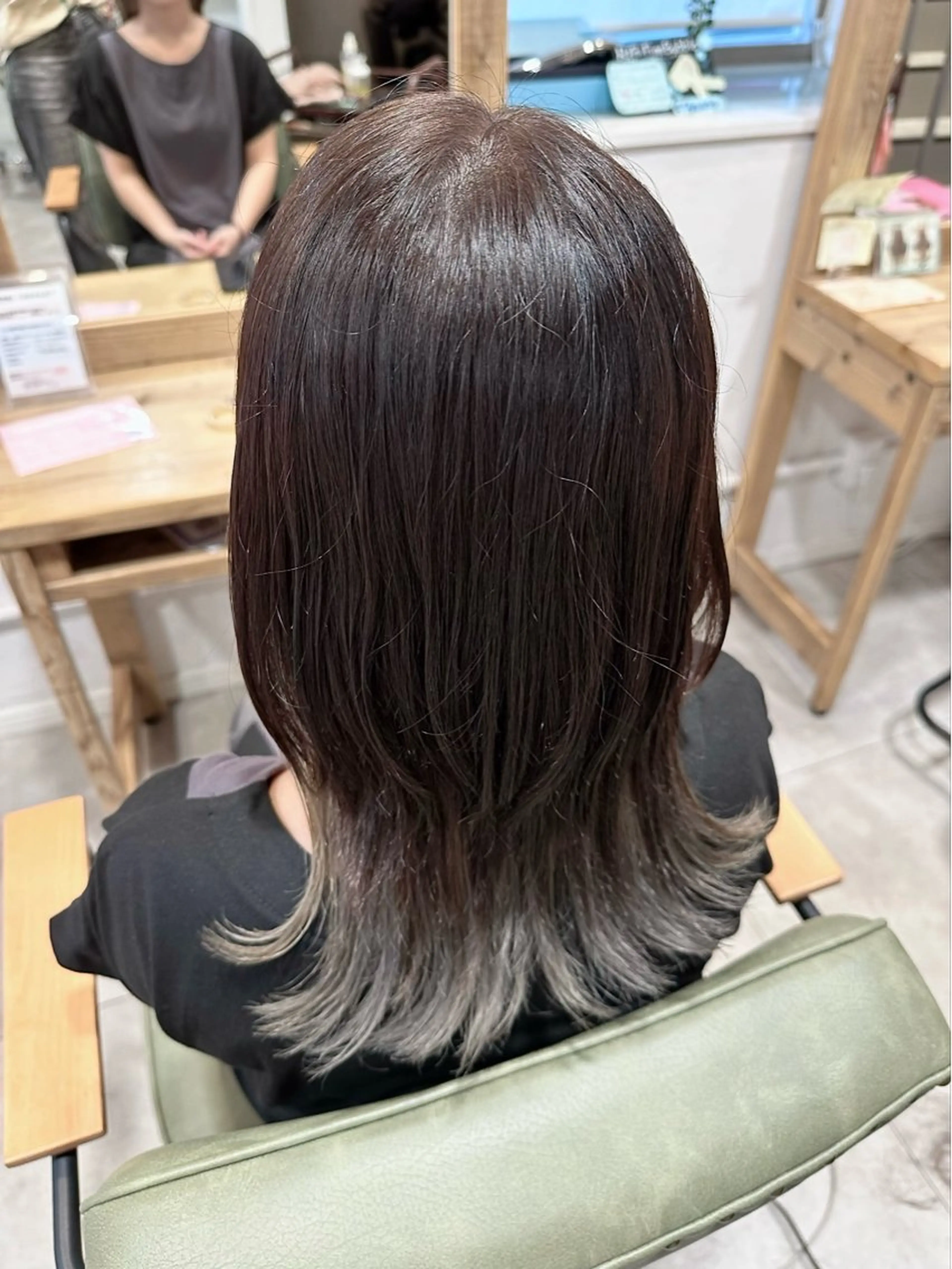 セミロング desirbeaux 佐藤愛のヘアスタイル