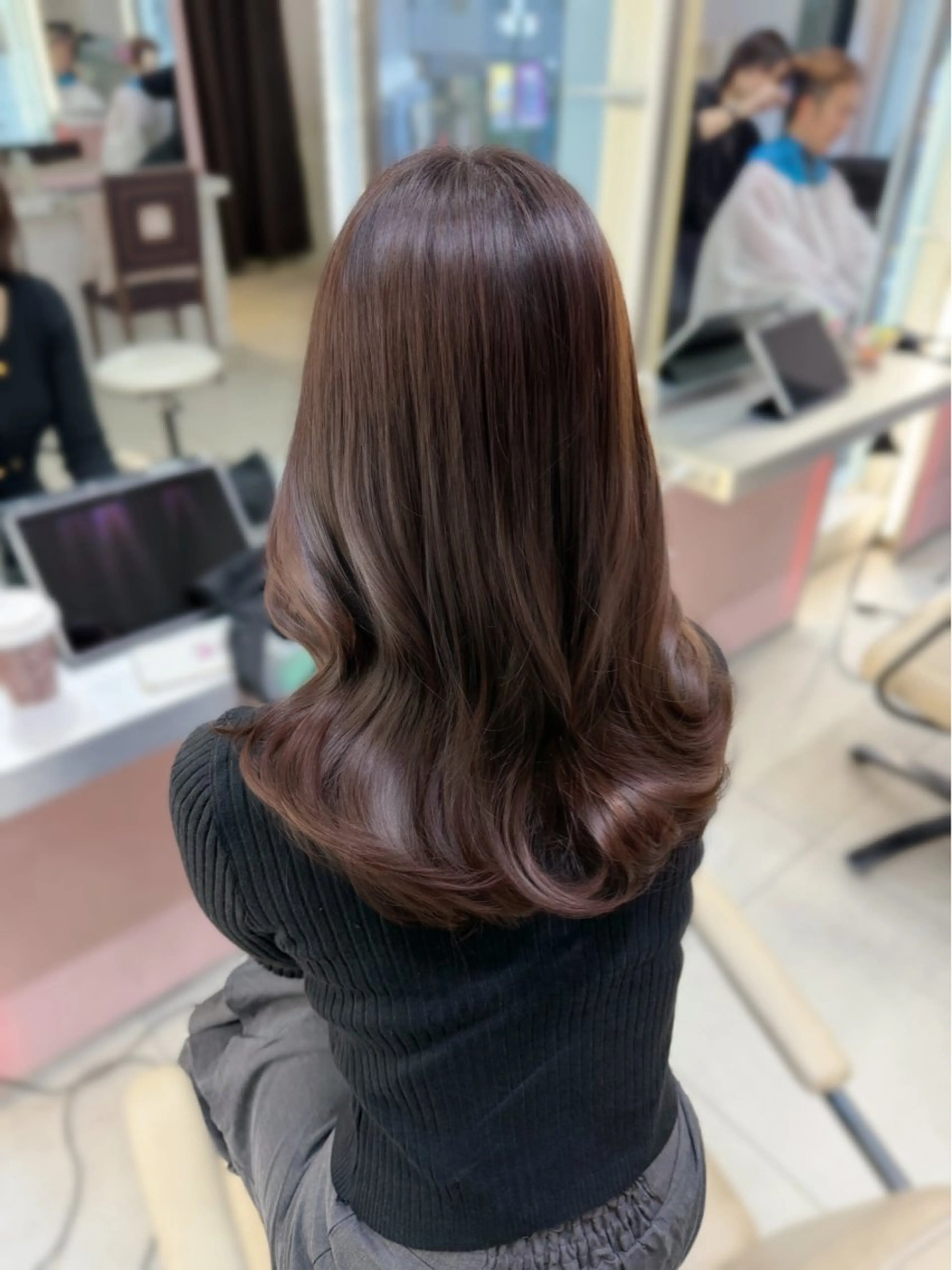 セミロング カラー ブリーチ ブリーチなしカラー 上品モテガーリー Rena🎀のヘアスタイル