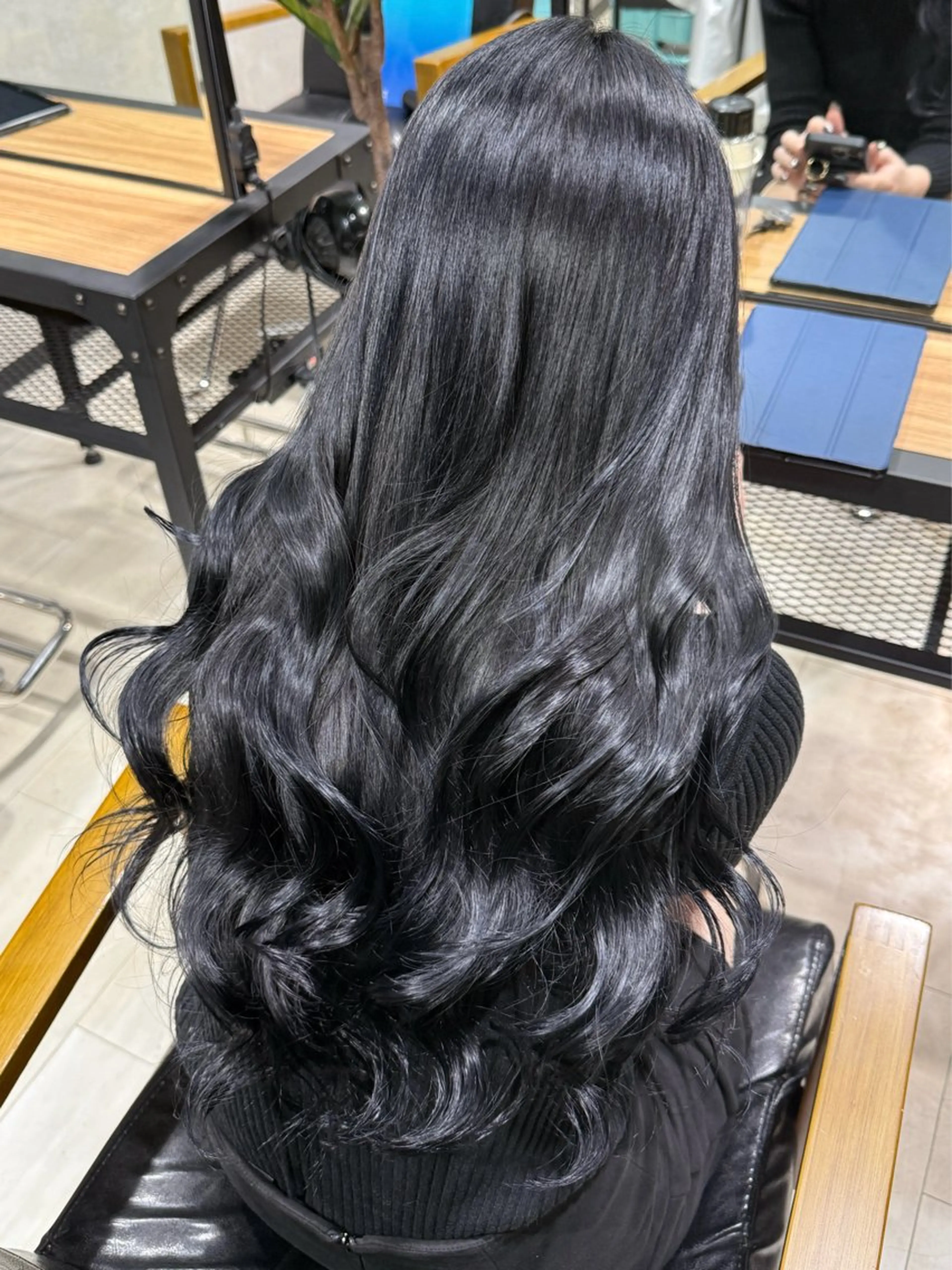 ロング カラー 黒髪 ブルーカラー ブルーブラック ヘアカラー 韓国ヘア りんのヘアスタイル